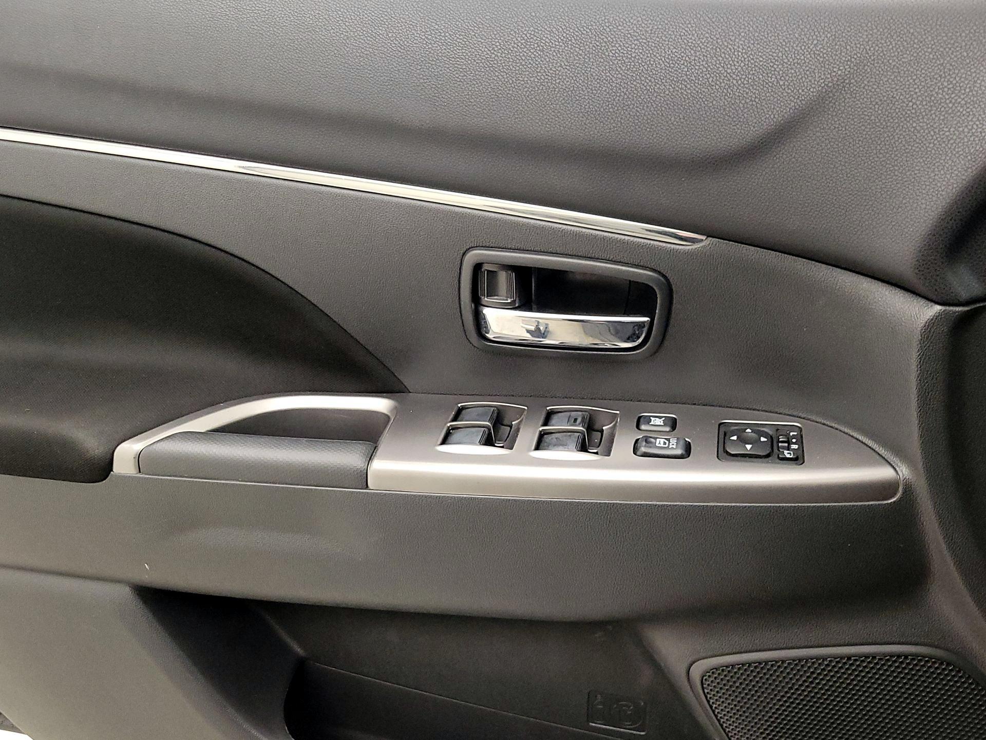 Thumbnail: 2019 Mitsubishi Outlander Sport - 12