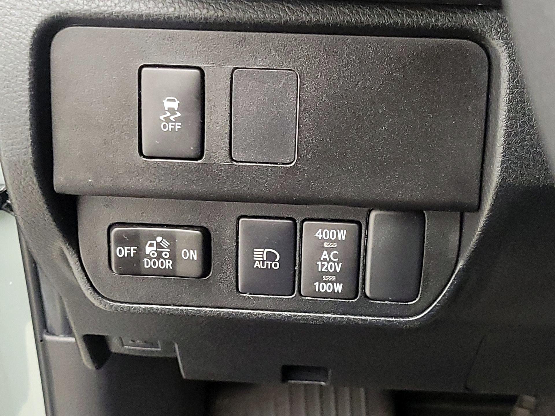 Thumbnail: 2023 Toyota Tacoma - 13