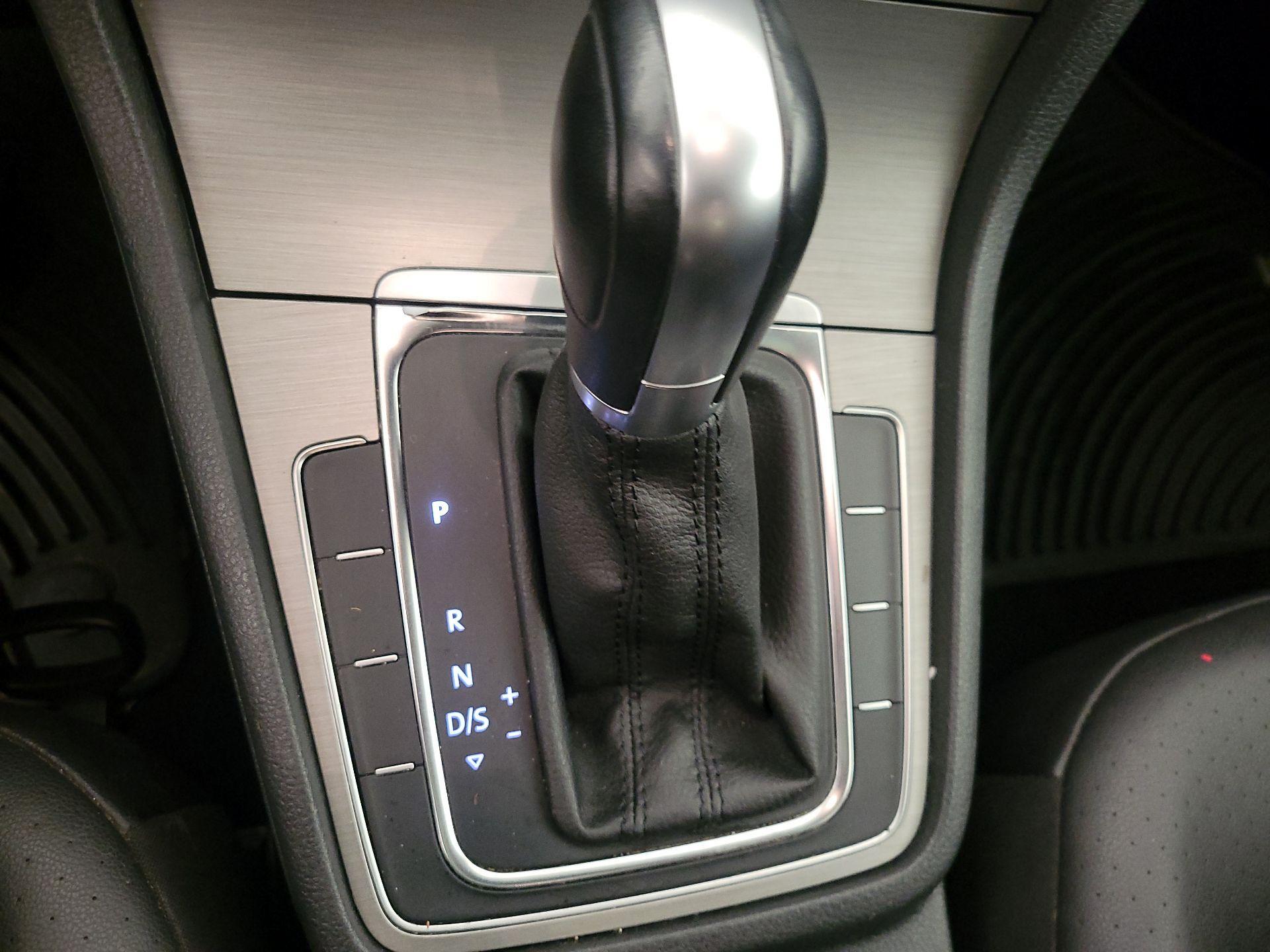 Thumbnail: 2015 Volkswagen Golf - 15