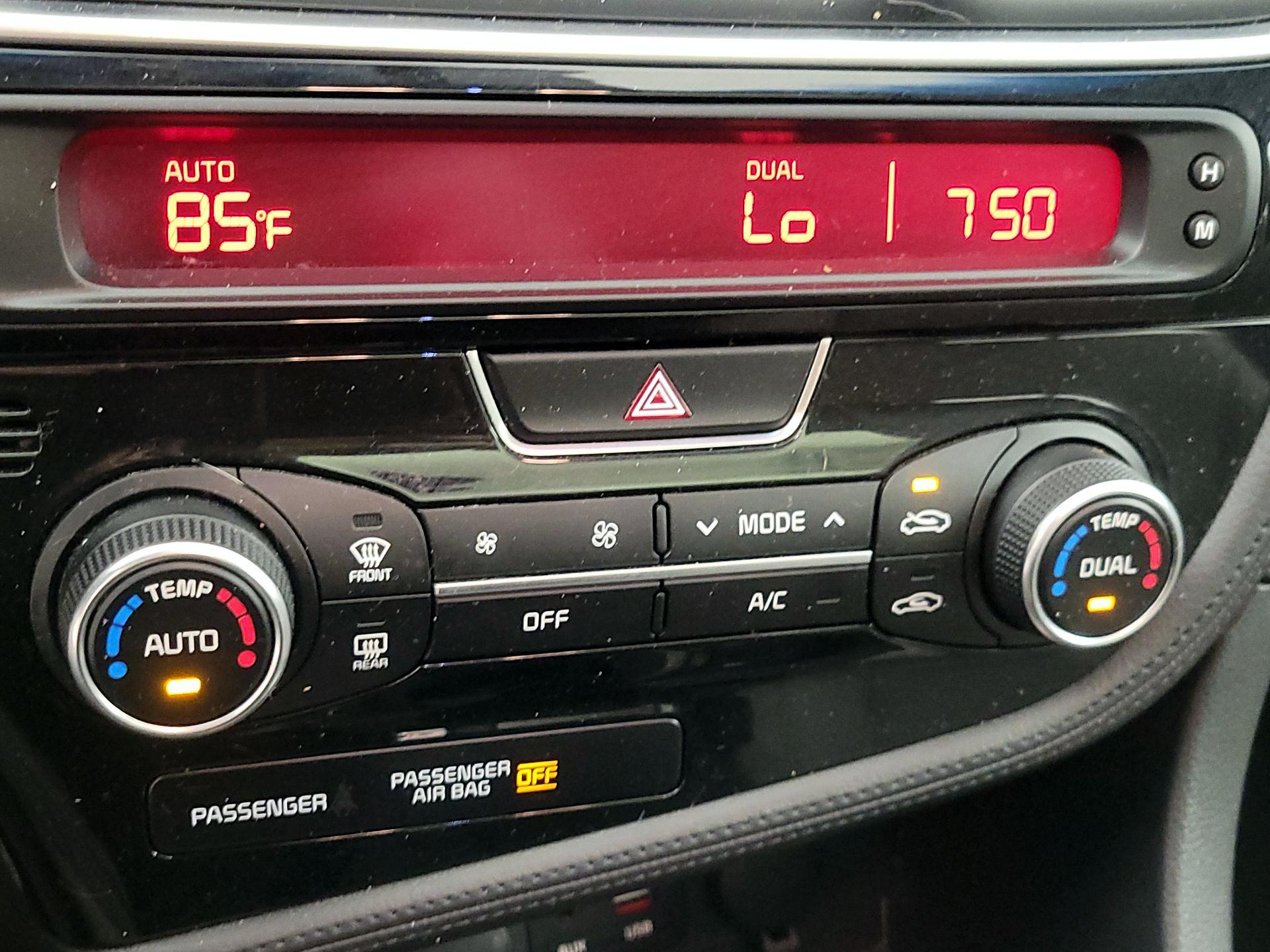 Thumbnail: 2015 Kia Optima - 15