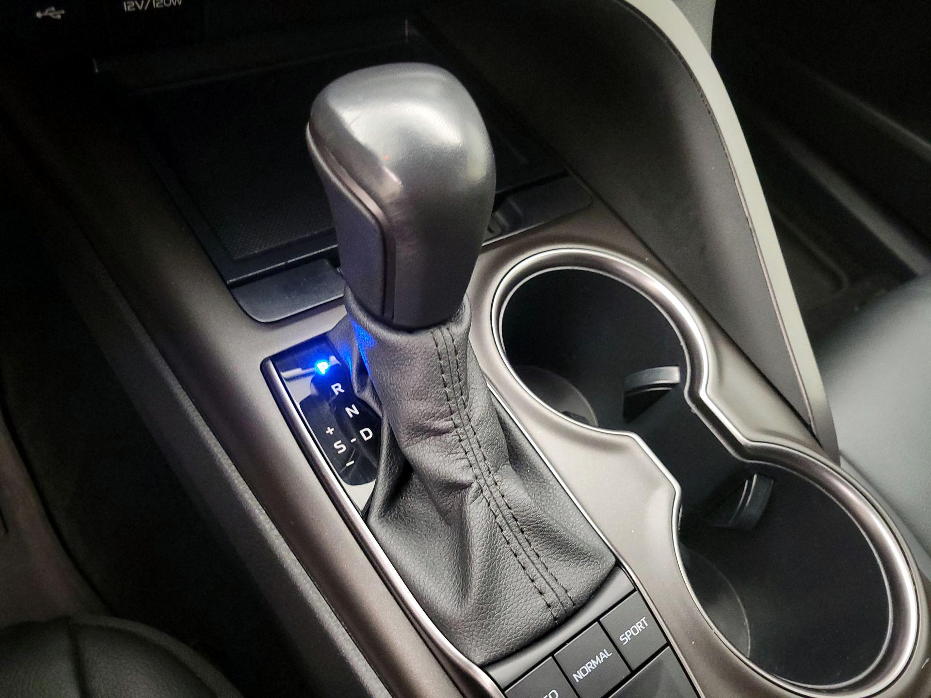Thumbnail: 2022 Toyota Camry - 16