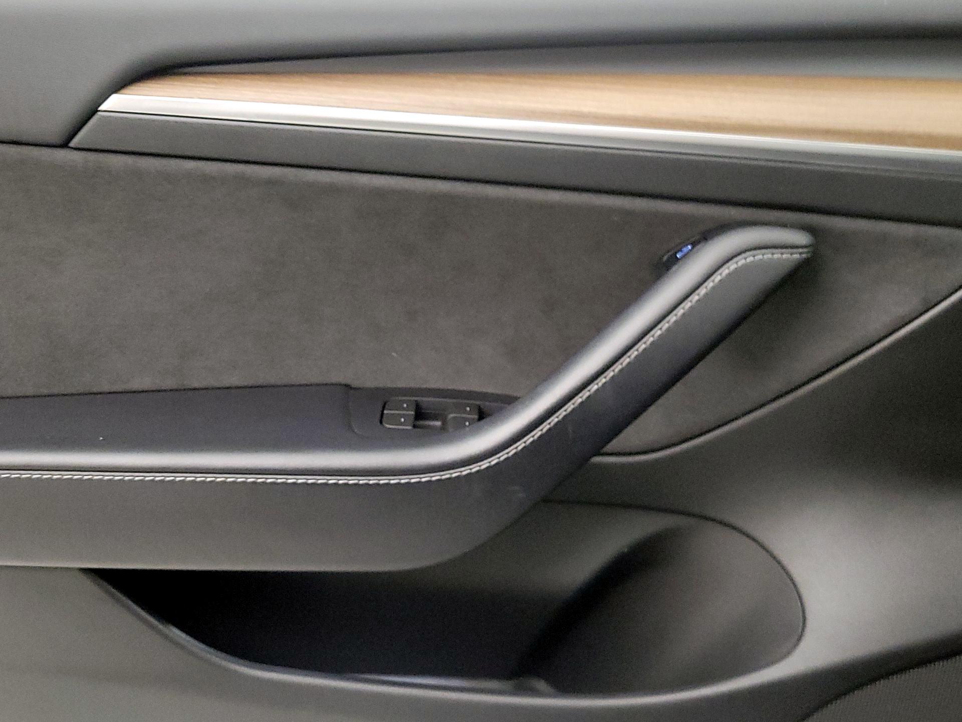 Thumbnail: 2023 Tesla Model 3 - 10