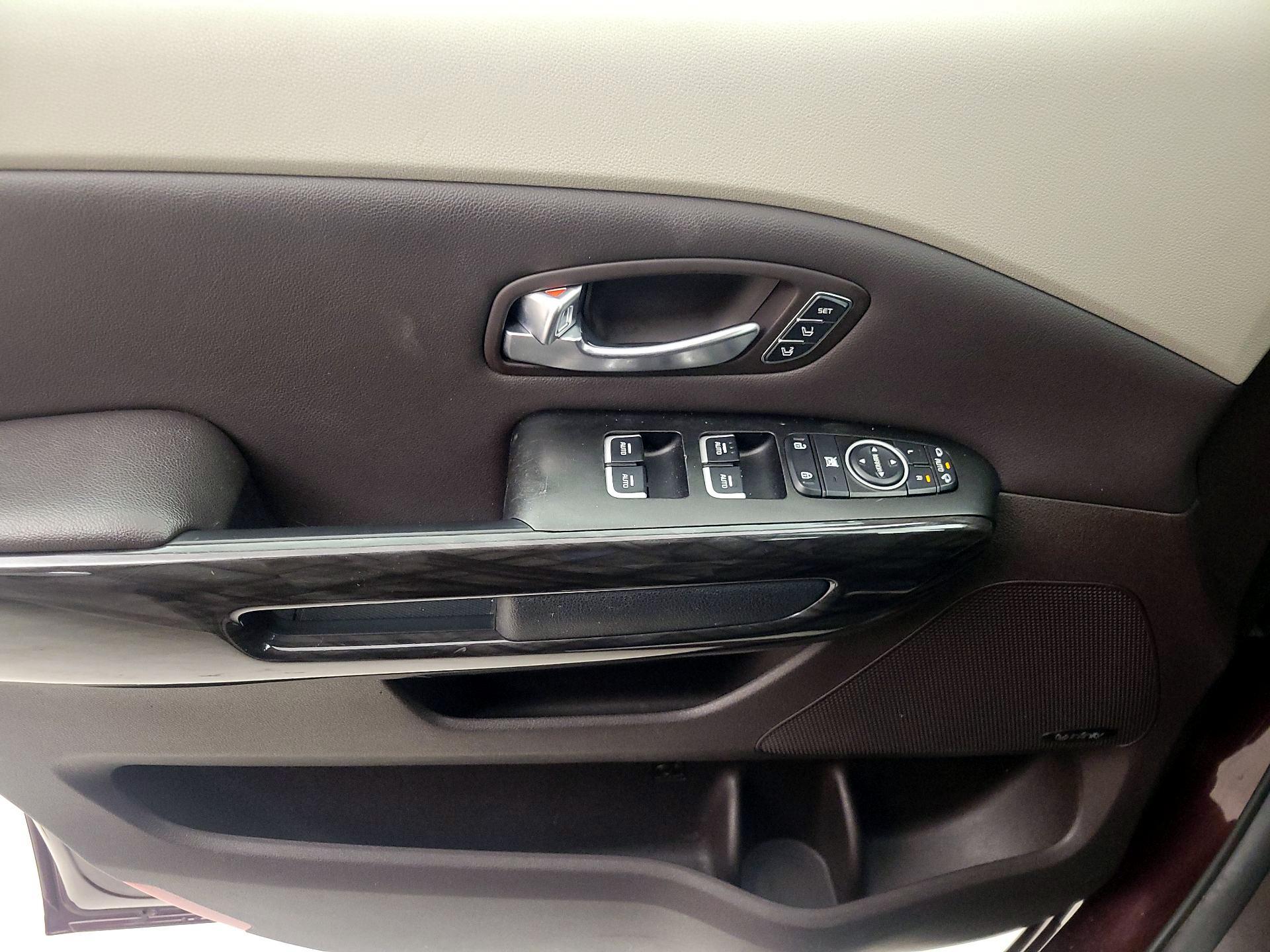 Thumbnail: 2015 Kia Sedona - 12