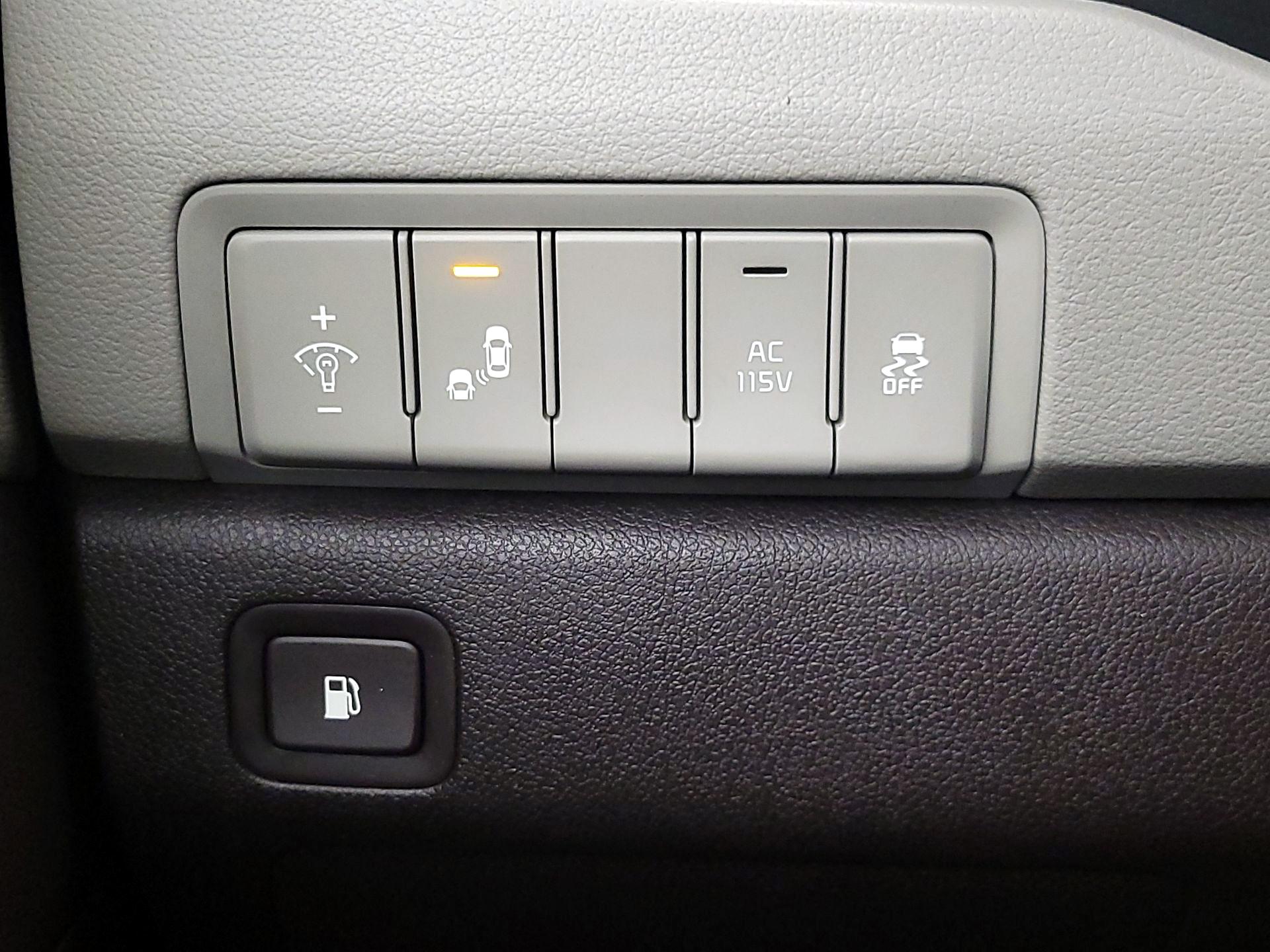 Thumbnail: 2015 Kia Sedona - 13