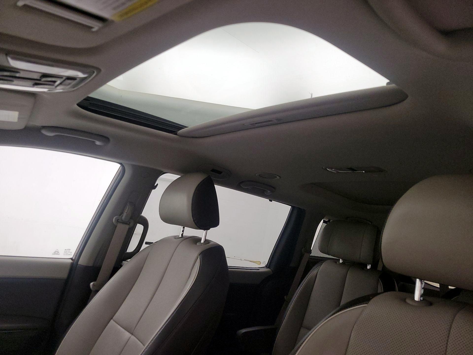 Thumbnail: 2015 Kia Sedona - 20