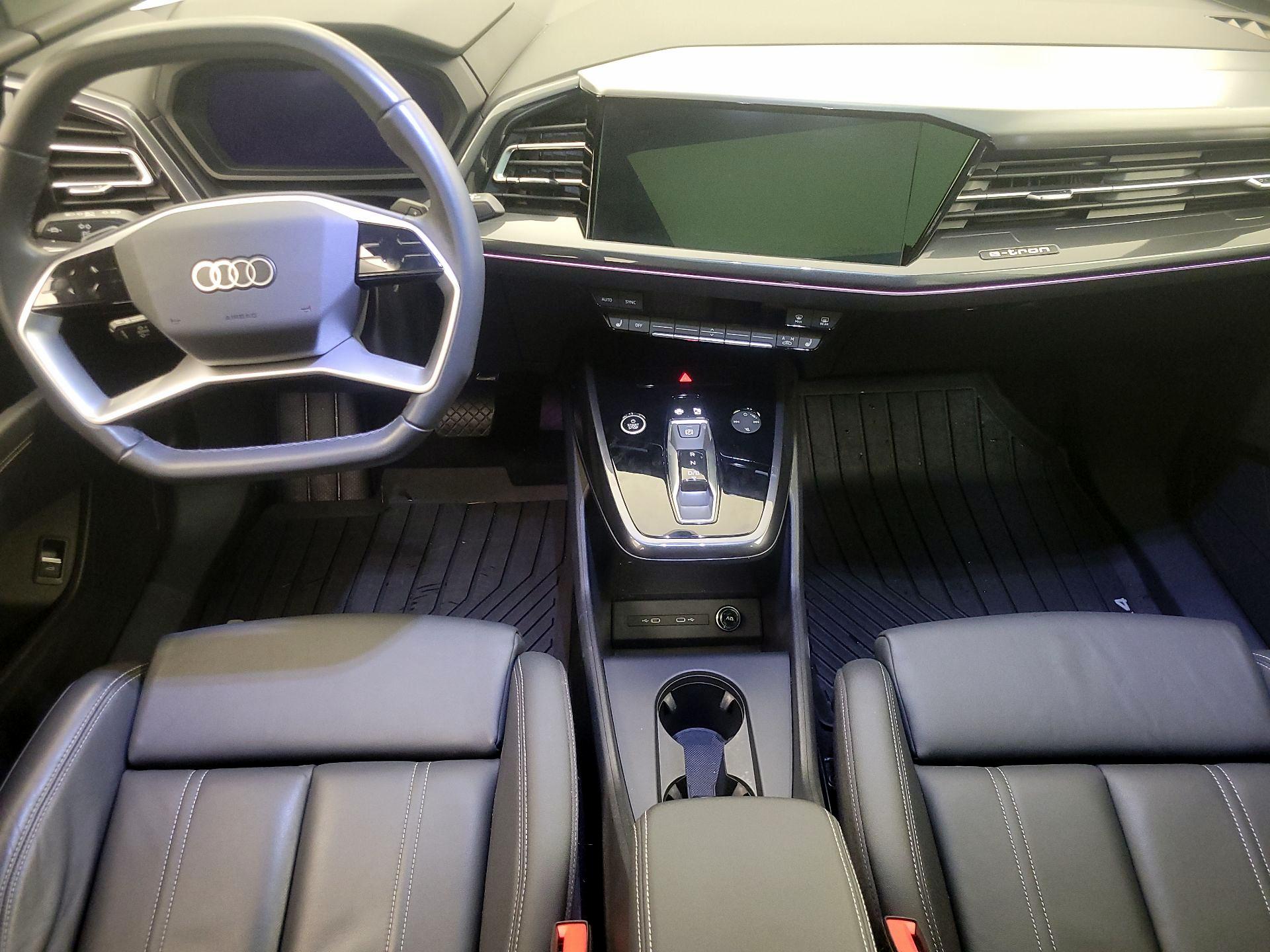 Thumbnail: 2022 Audi Q4 e-tron - 9