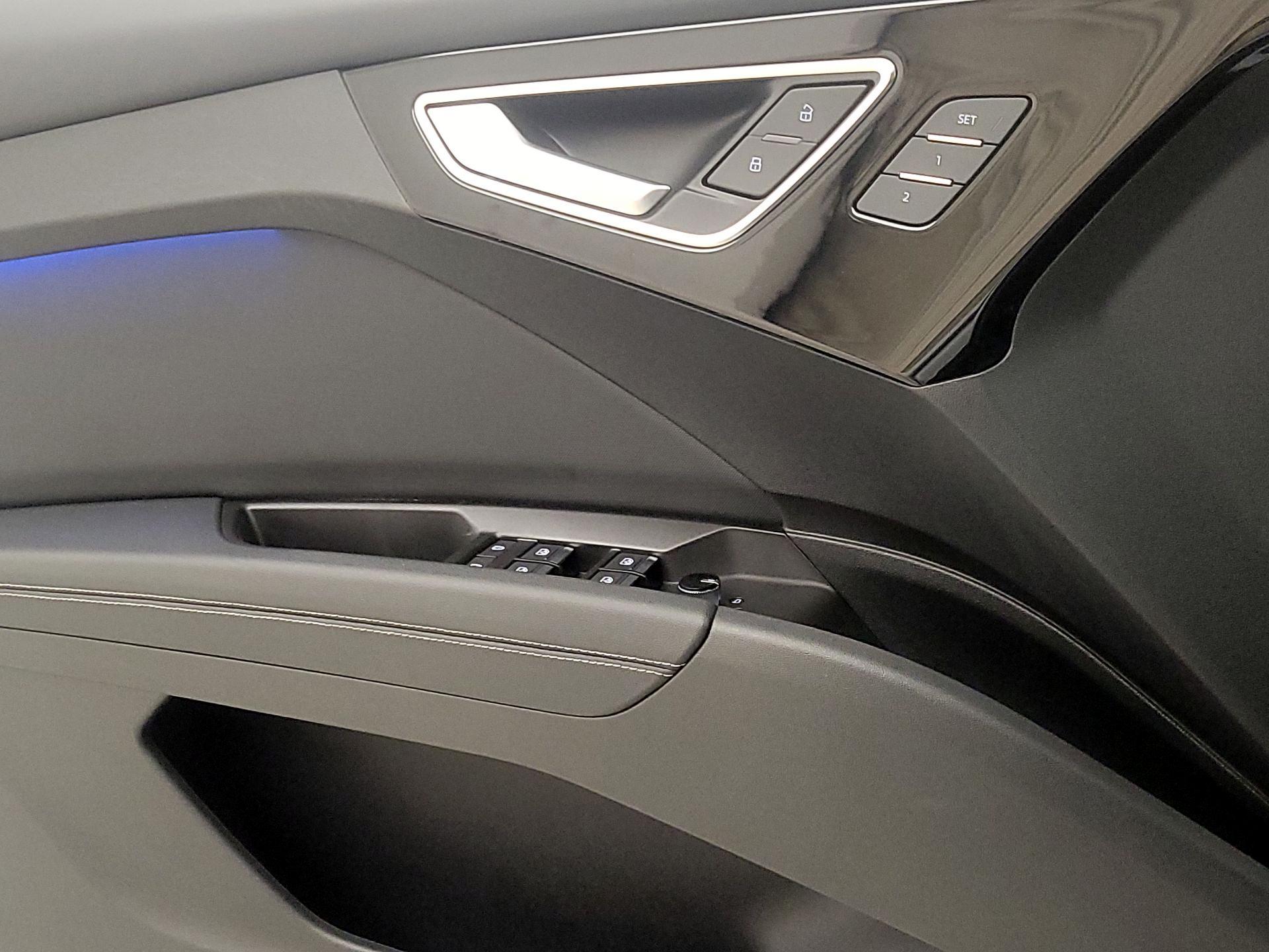 Thumbnail: 2022 Audi Q4 e-tron - 12