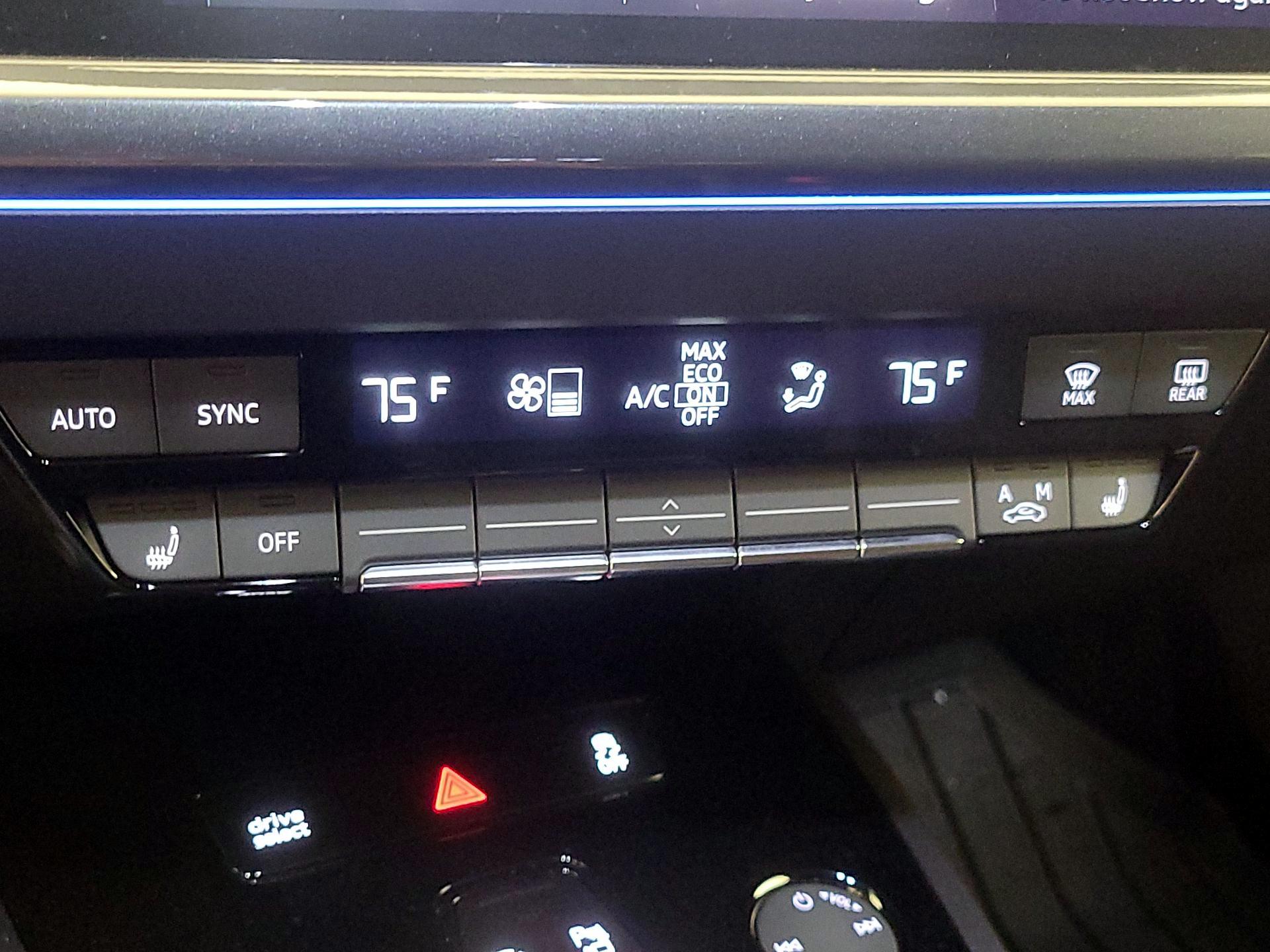 Thumbnail: 2022 Audi Q4 e-tron - 16