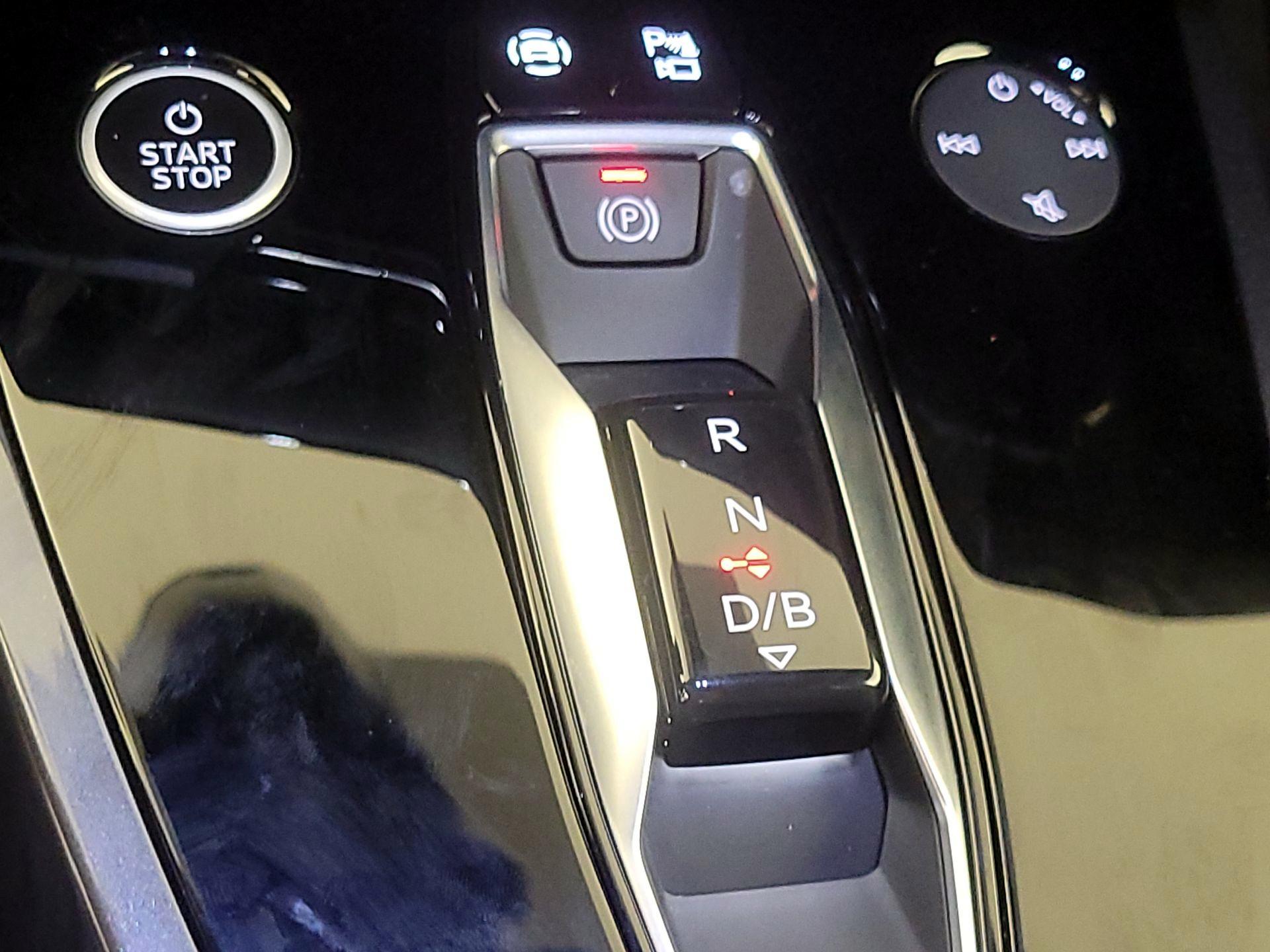 Thumbnail: 2022 Audi Q4 e-tron - 17