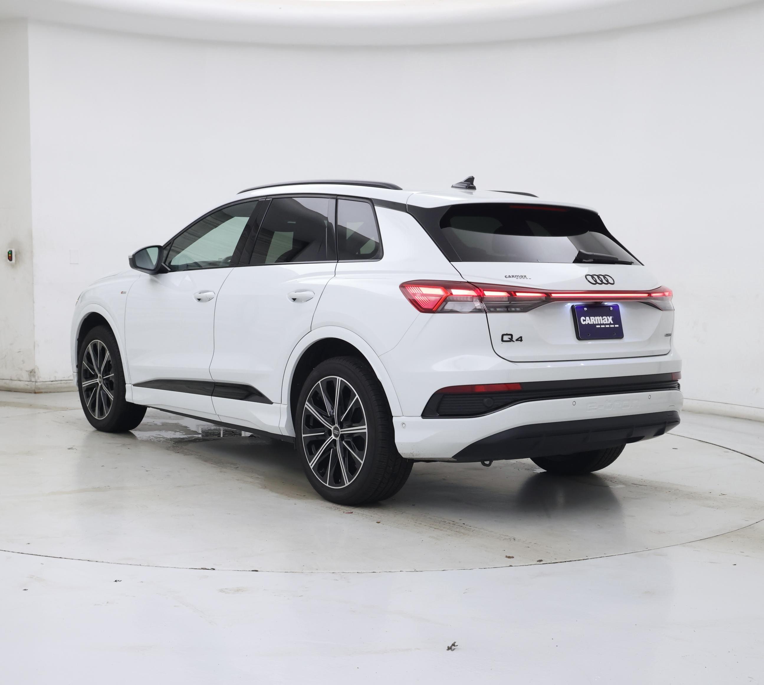 Thumbnail: 2022 Audi Q4 e-tron - 2