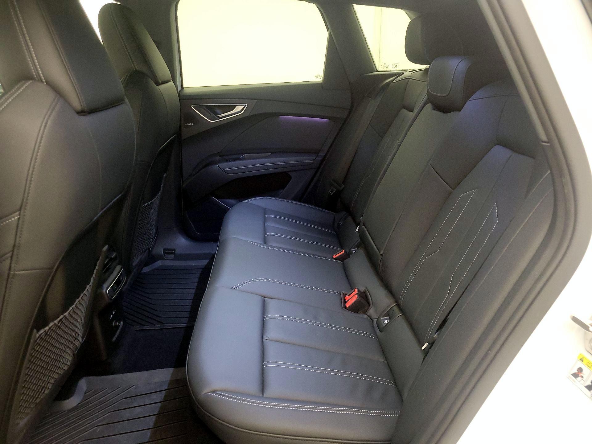 Thumbnail: 2022 Audi Q4 e-tron - 20