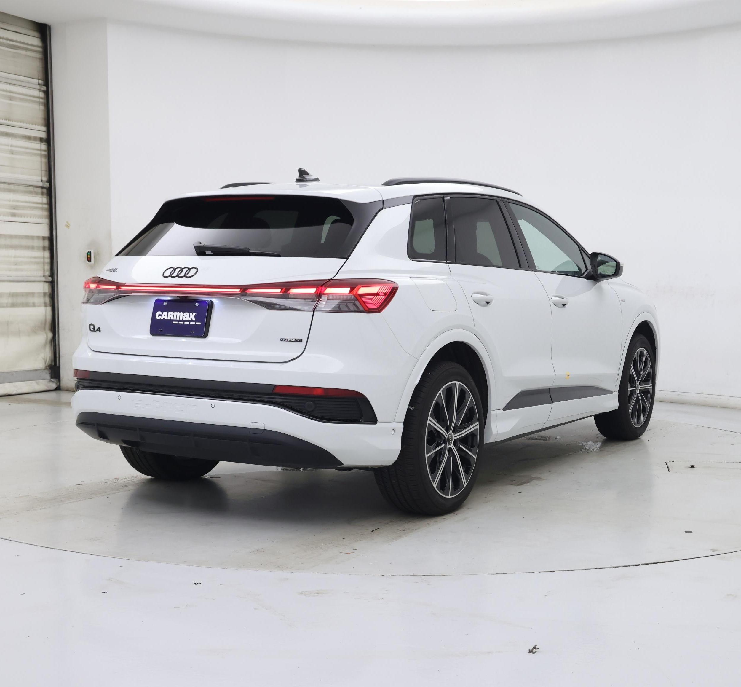 Thumbnail: 2022 Audi Q4 e-tron - 8