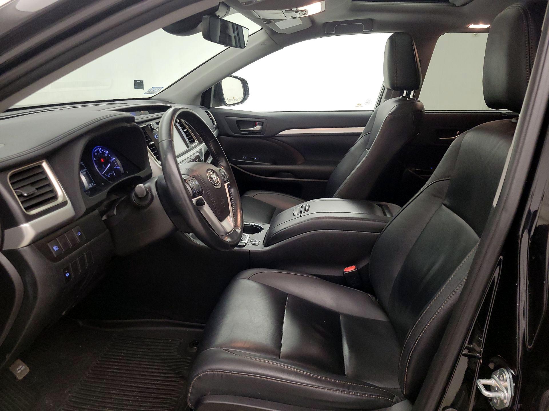 Thumbnail: 2019 Toyota Highlander - 11