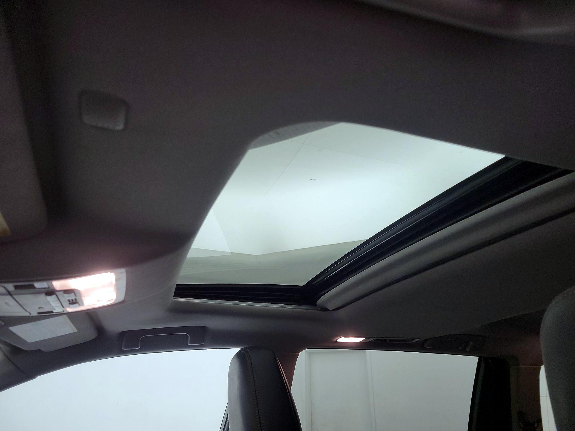 Thumbnail: 2019 Toyota Highlander - 19