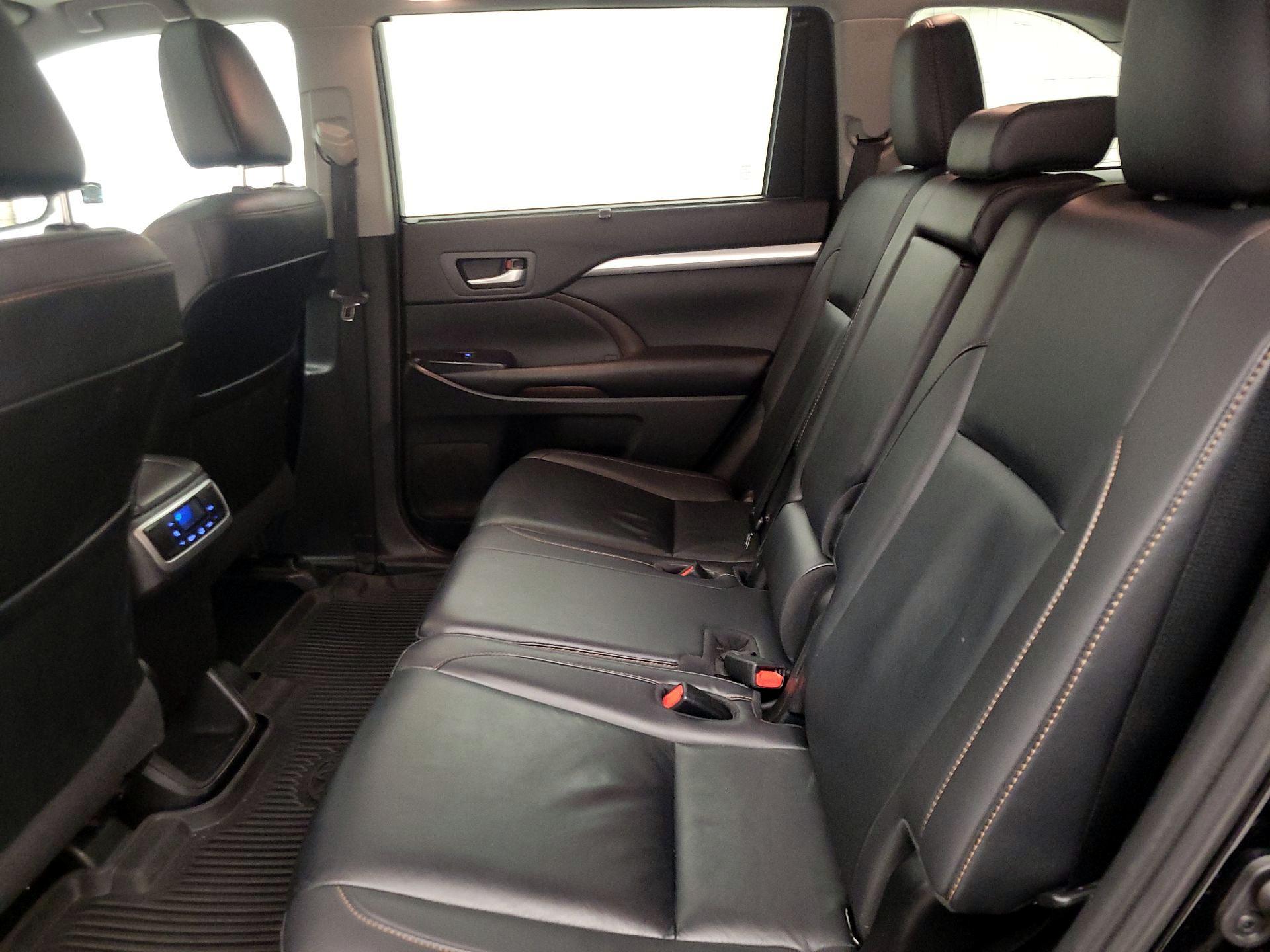 Thumbnail: 2019 Toyota Highlander - 20