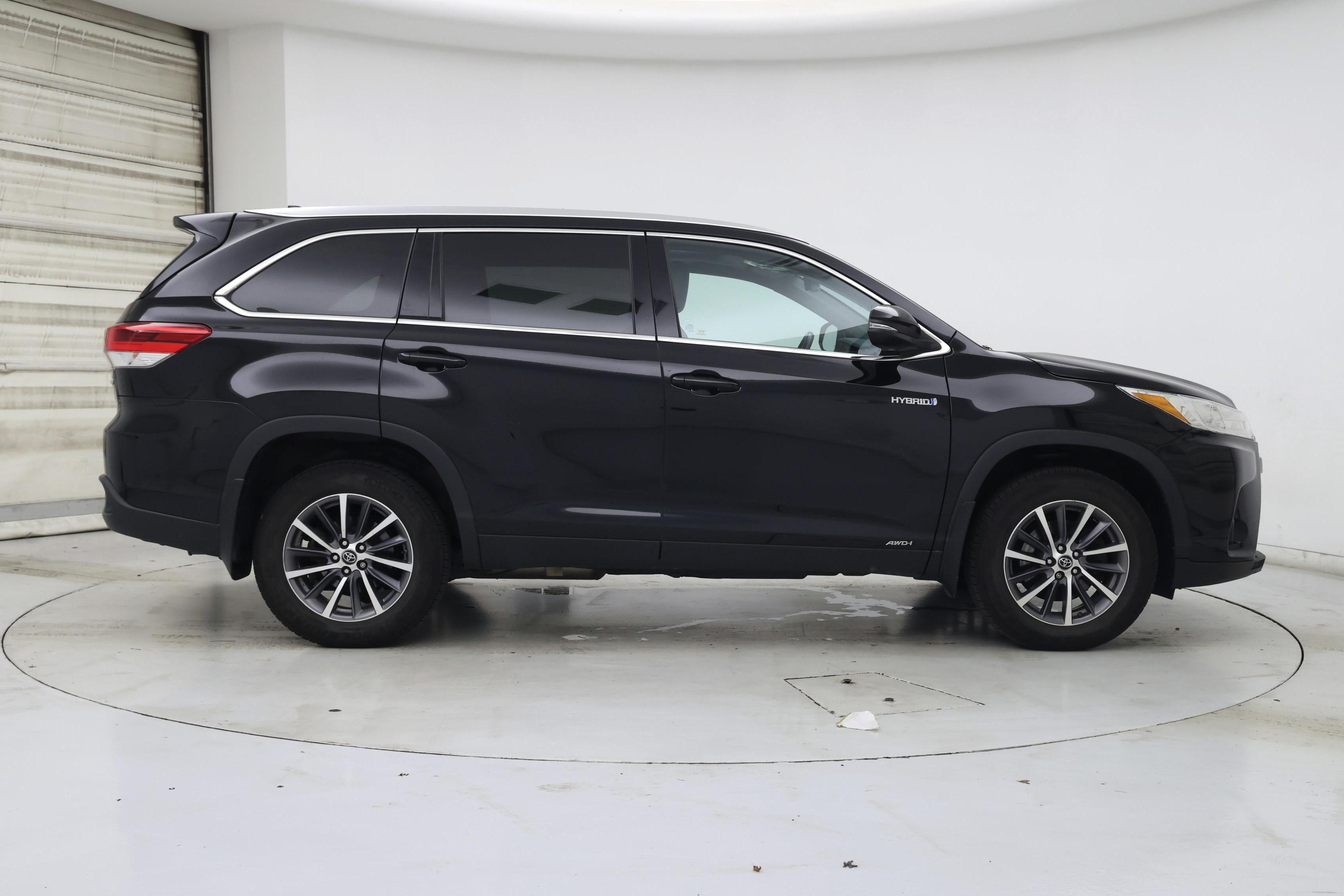 Thumbnail: 2019 Toyota Highlander - 7