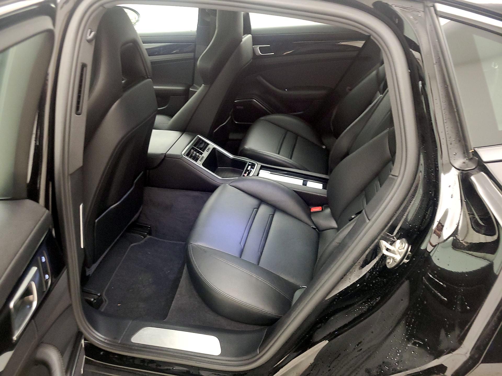 Thumbnail: 2020 Porsche Panamera - 20