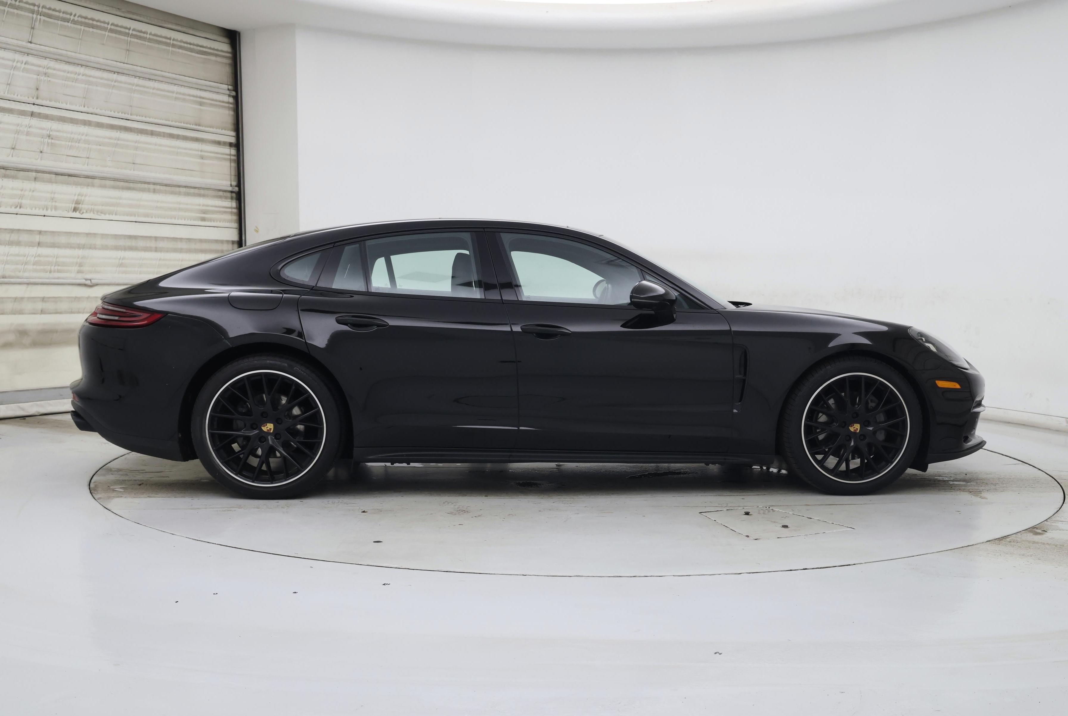 Thumbnail: 2020 Porsche Panamera - 7