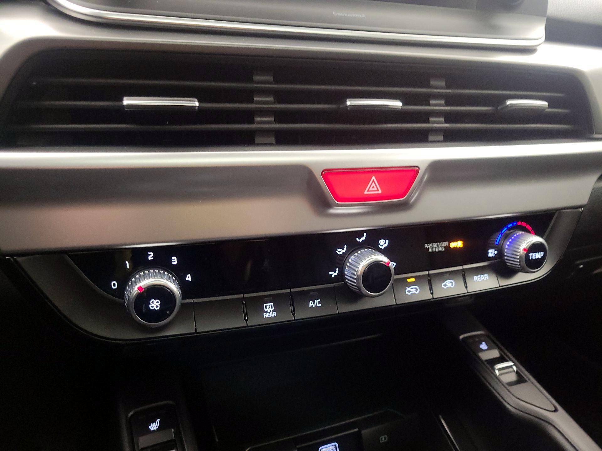 Thumbnail: 2021 Kia Telluride - 16