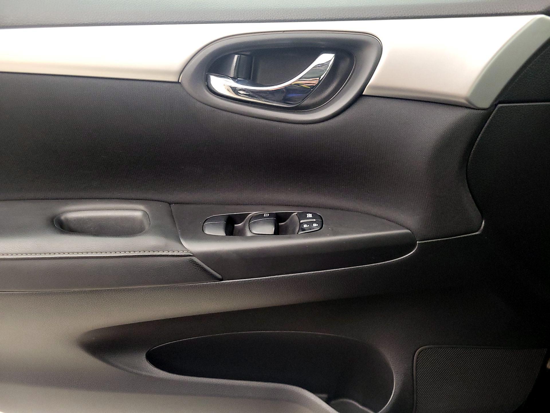 Thumbnail: 2019 Nissan Sentra - 12