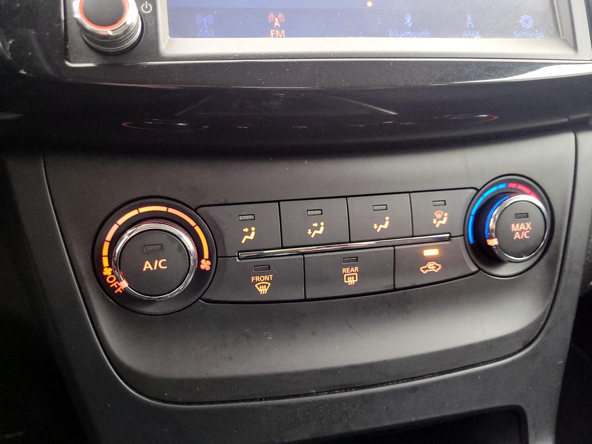 Thumbnail: 2019 Nissan Sentra - 16