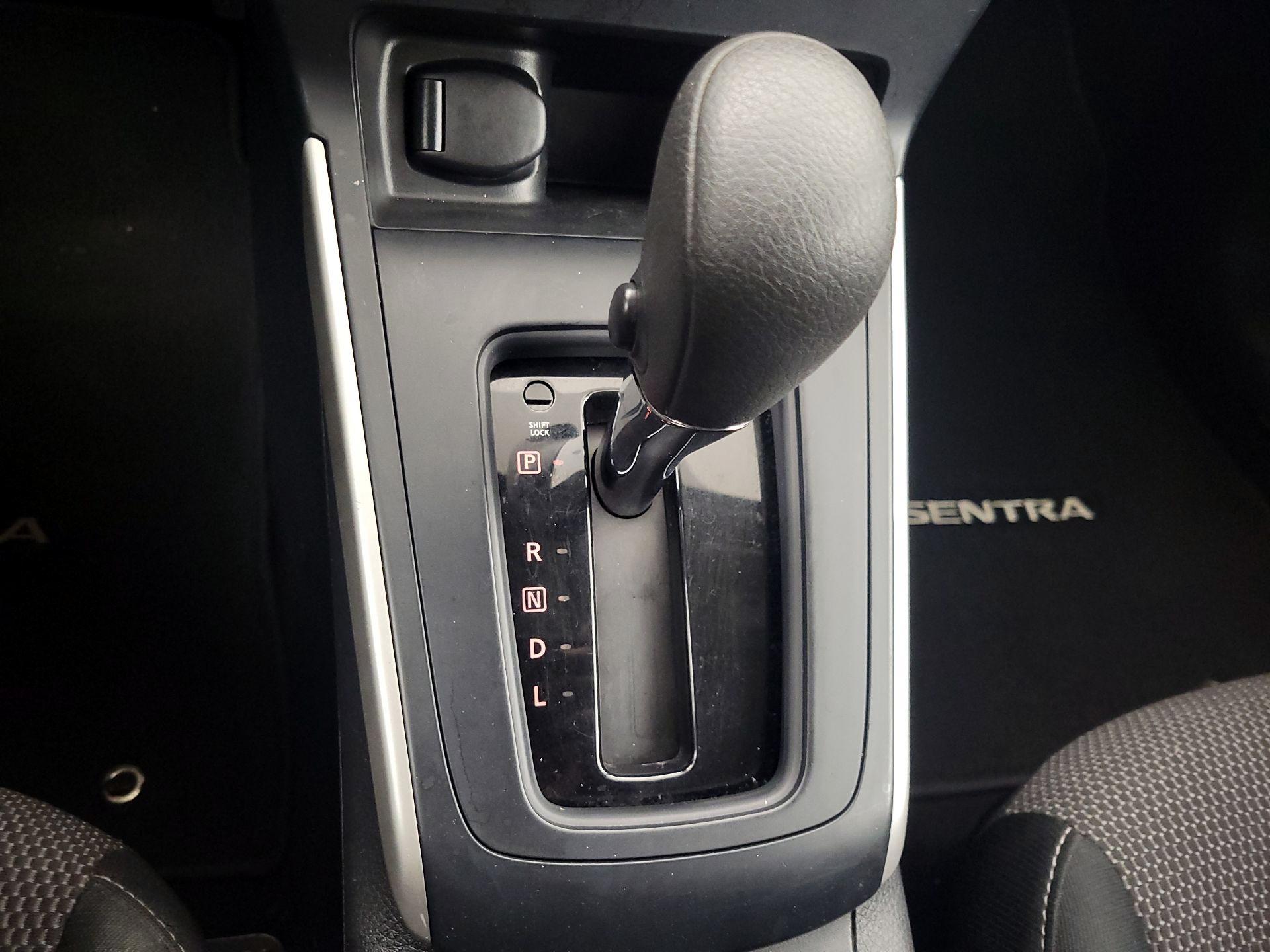 Thumbnail: 2019 Nissan Sentra - 17