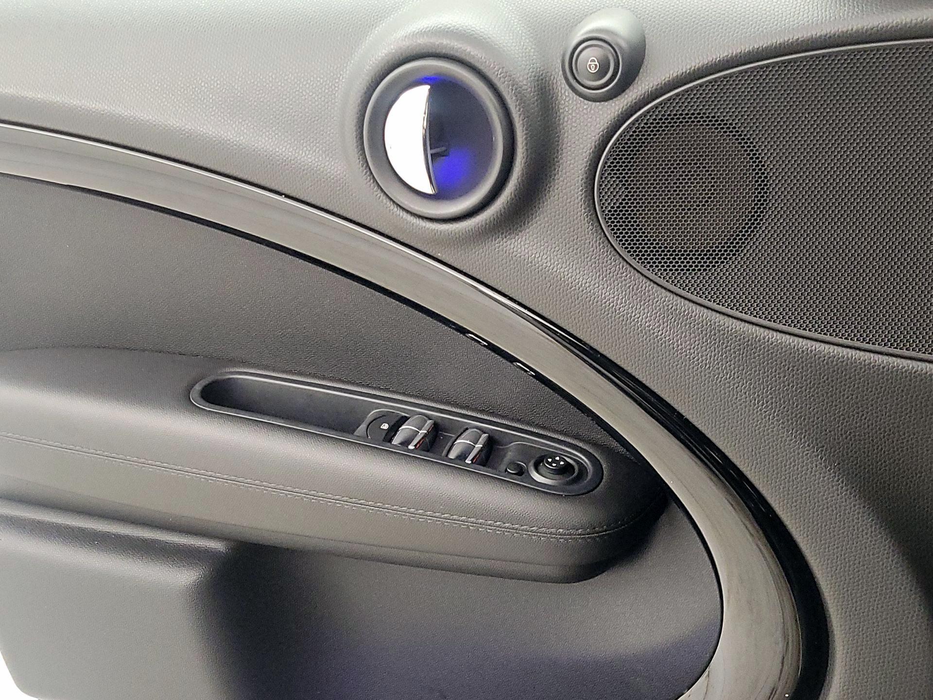 Thumbnail: 2015 MINI Cooper Countryman - 13