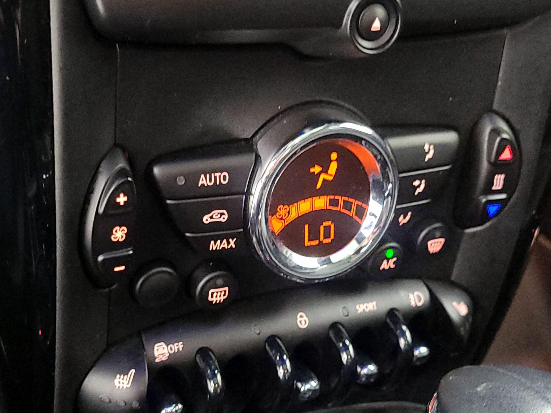 Thumbnail: 2015 MINI Cooper Countryman - 15