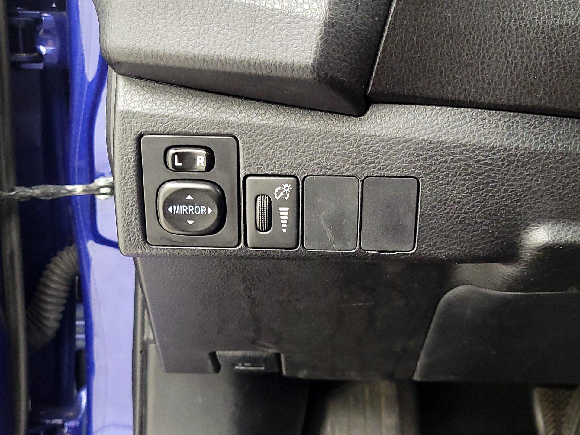 Thumbnail: 2015 Toyota Corolla - 13