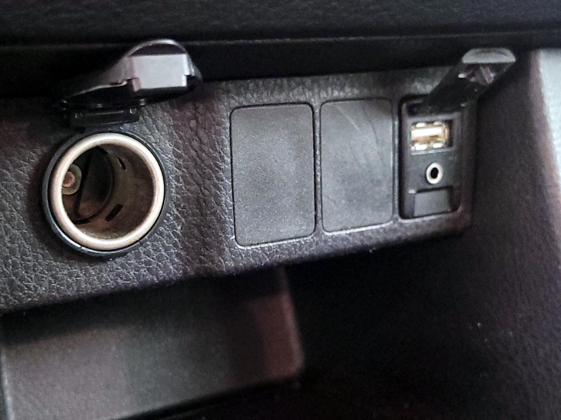 Thumbnail: 2015 Toyota Corolla - 18