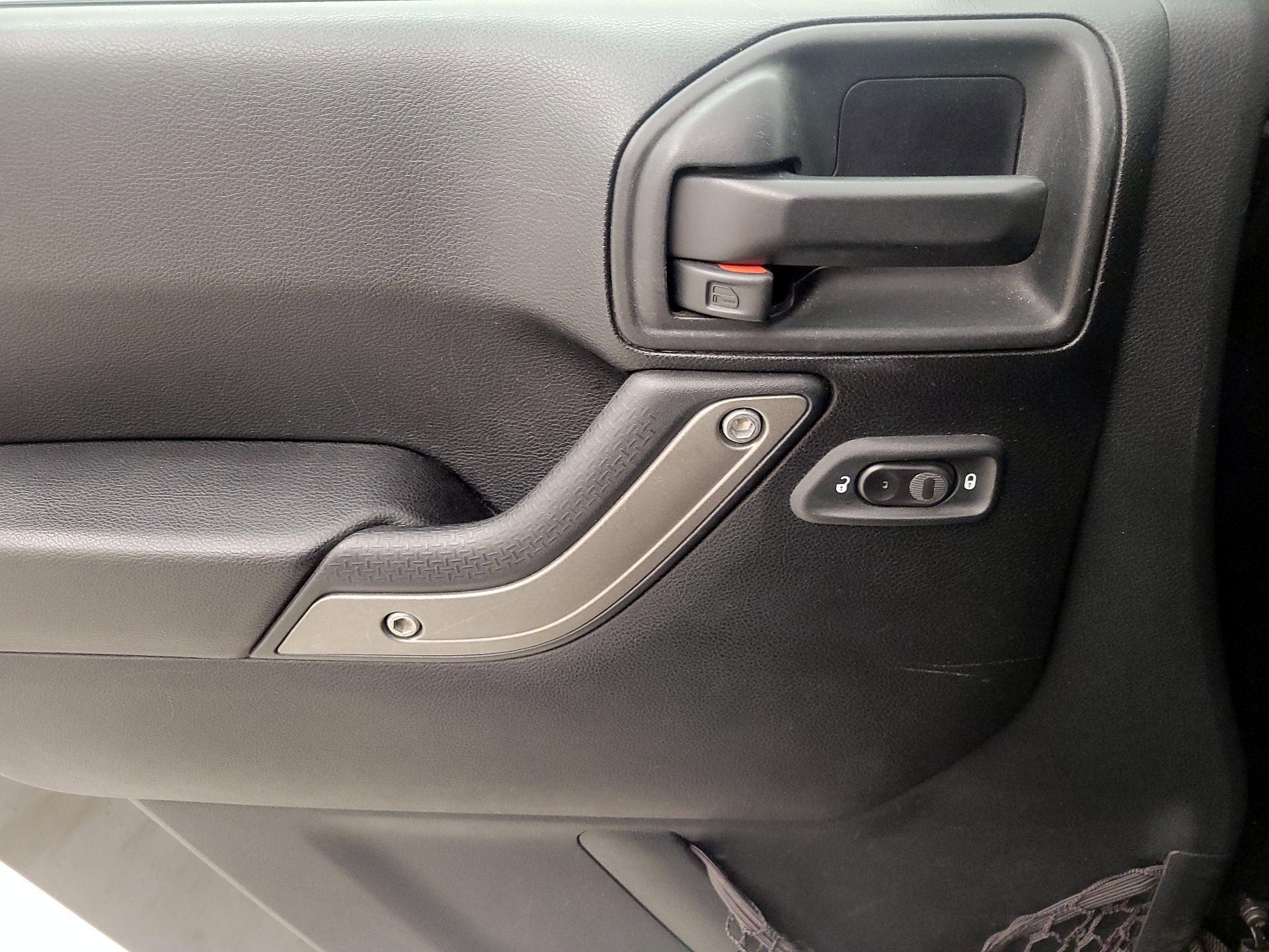 Thumbnail: 2016 Jeep Wrangler - 12