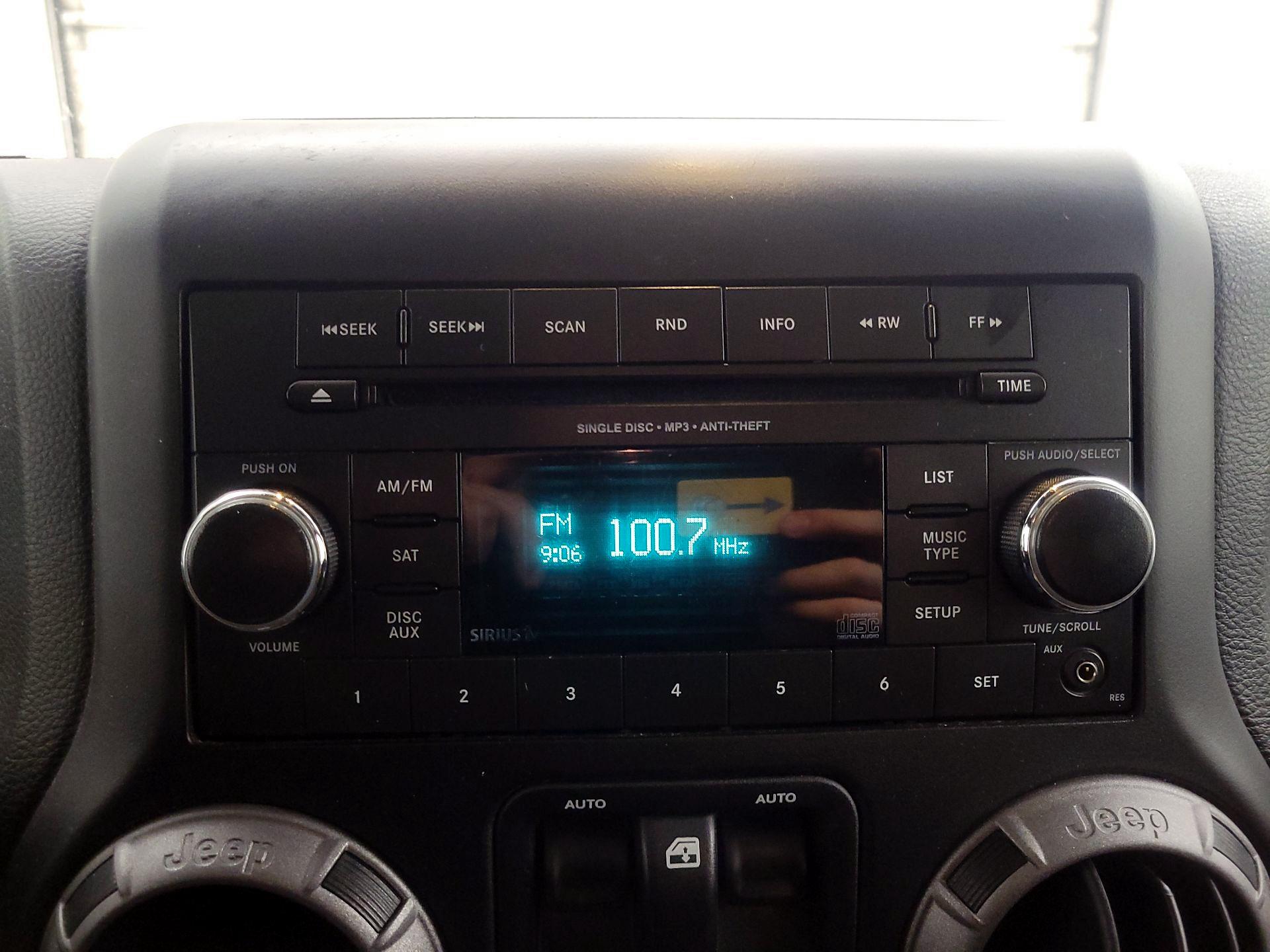 Thumbnail: 2016 Jeep Wrangler - 13