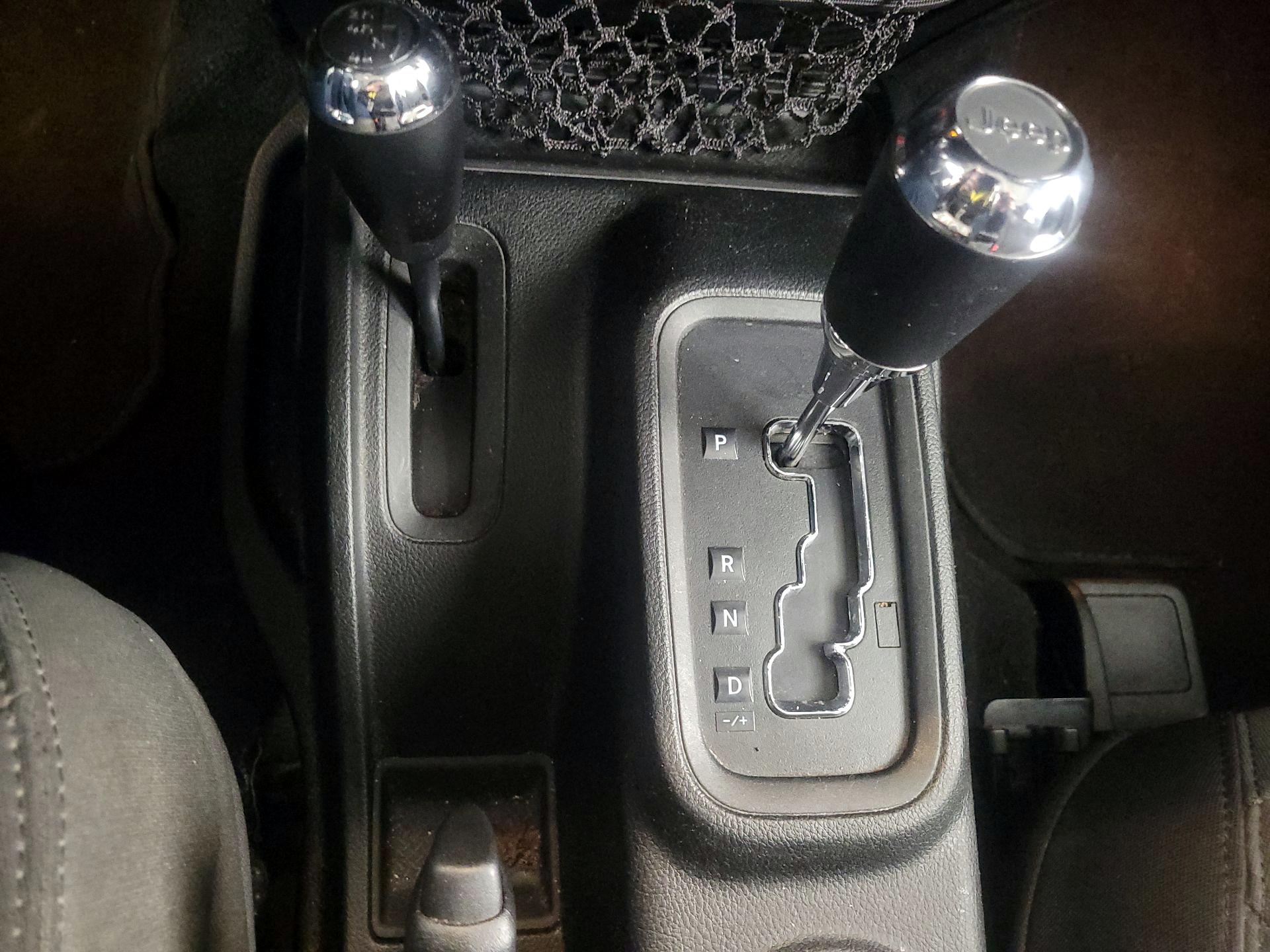 Thumbnail: 2016 Jeep Wrangler - 15