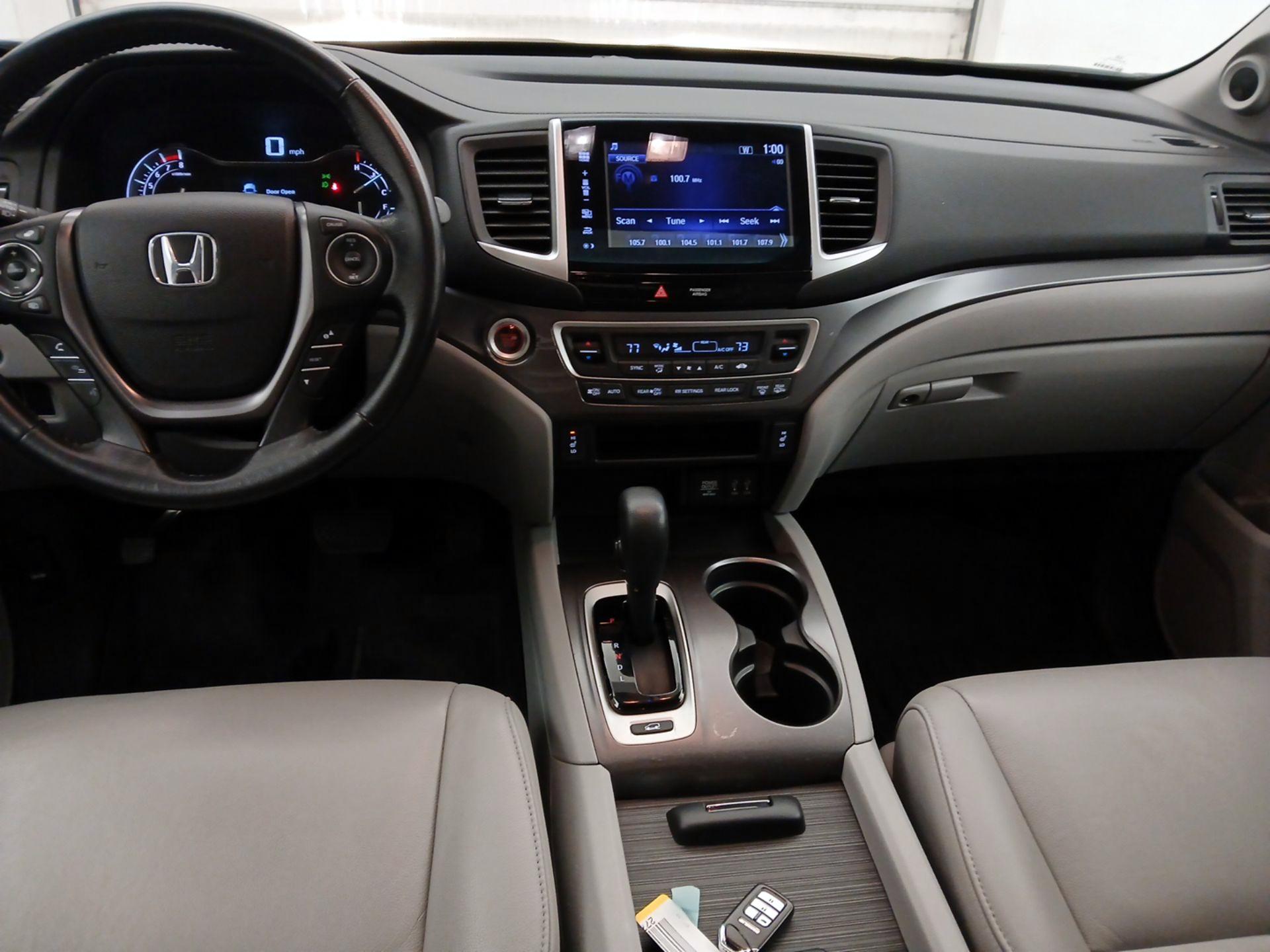 Thumbnail: 2016 Honda Pilot - 9