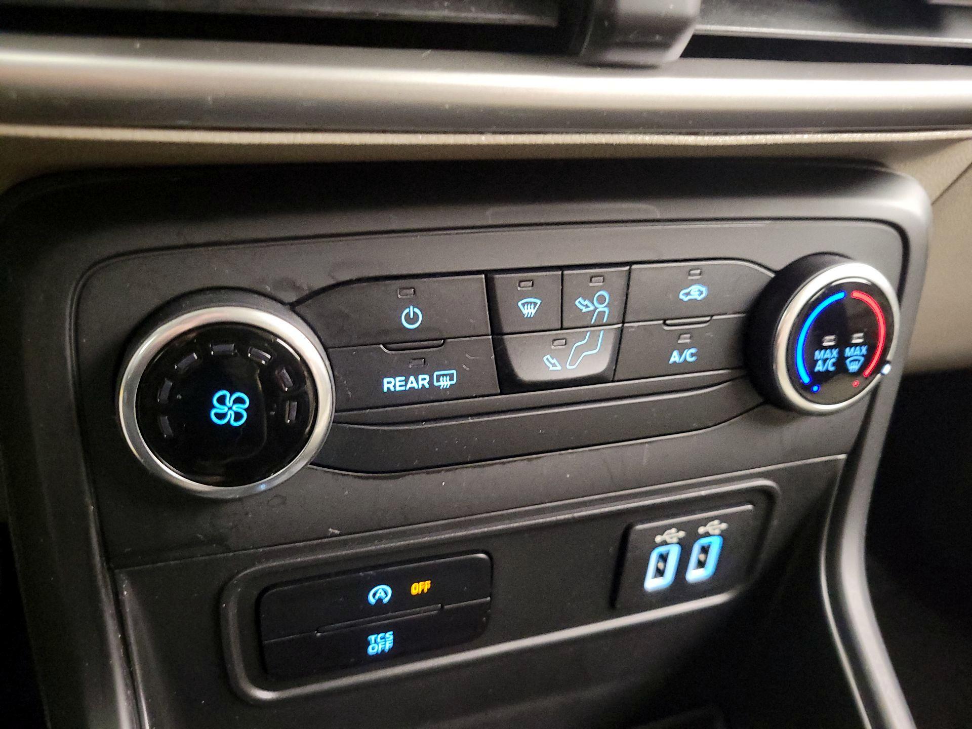 Thumbnail: 2022 Ford EcoSport - 16