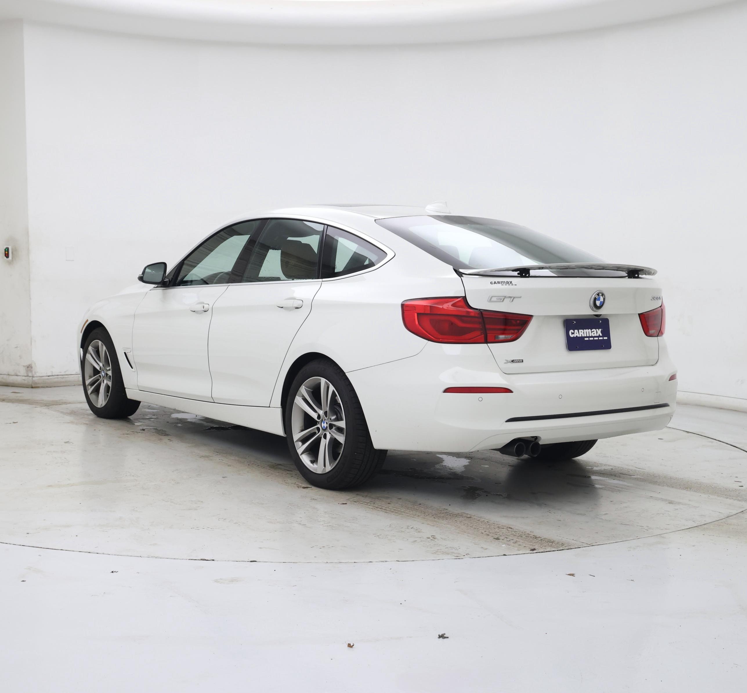 Thumbnail: 2017 BMW 3 Series - 2