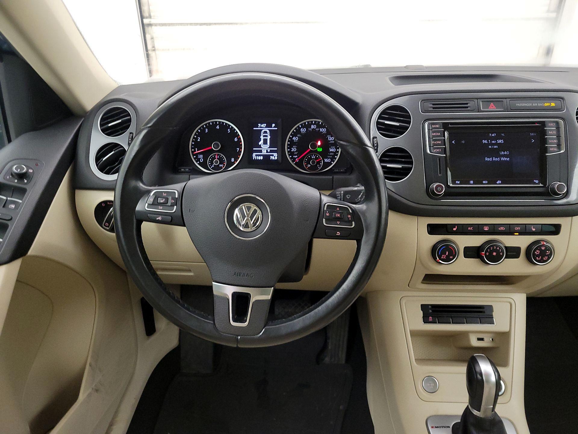 Thumbnail: 2017 Volkswagen Tiguan - 10