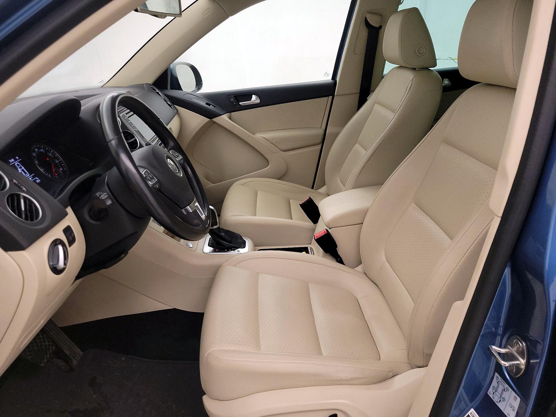 Thumbnail: 2017 Volkswagen Tiguan - 11