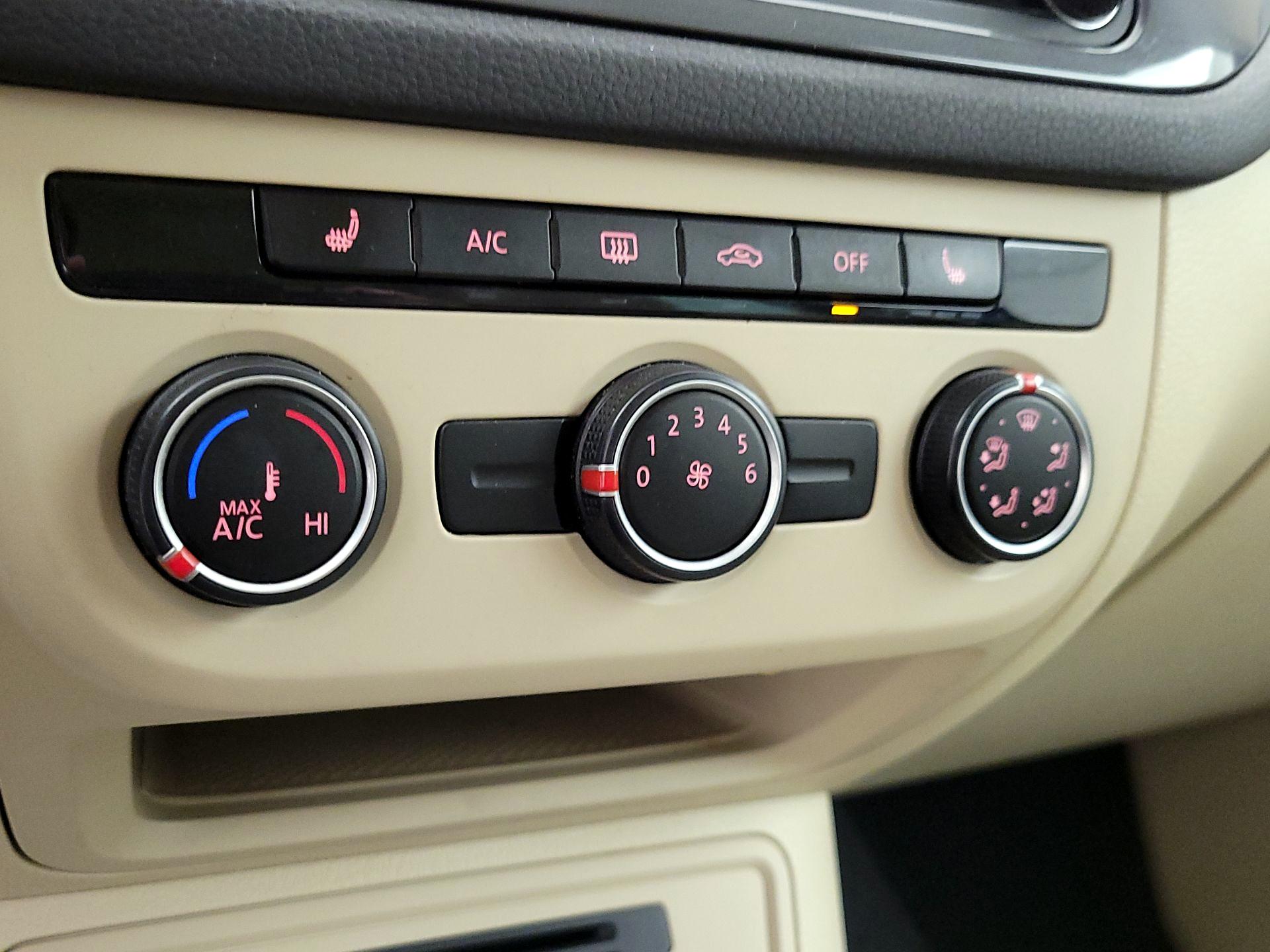 Thumbnail: 2017 Volkswagen Tiguan - 16