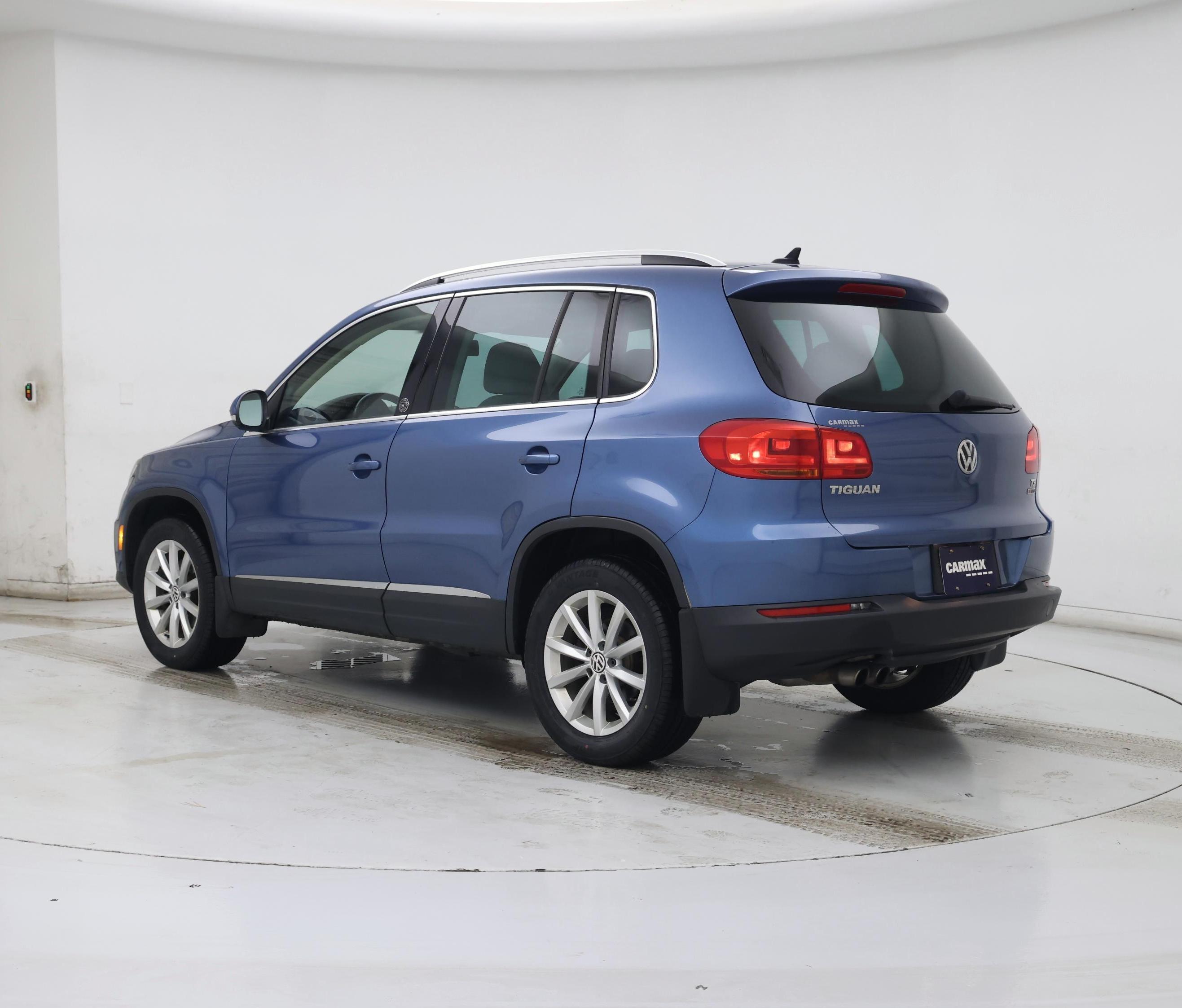 Thumbnail: 2017 Volkswagen Tiguan - 2