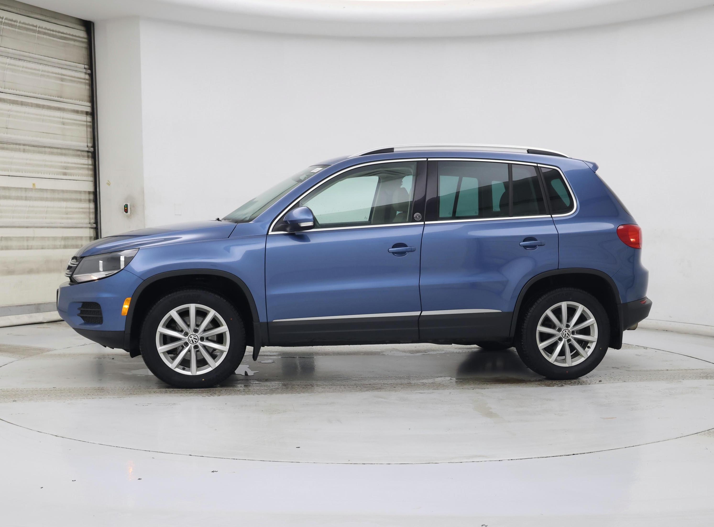 Thumbnail: 2017 Volkswagen Tiguan - 3