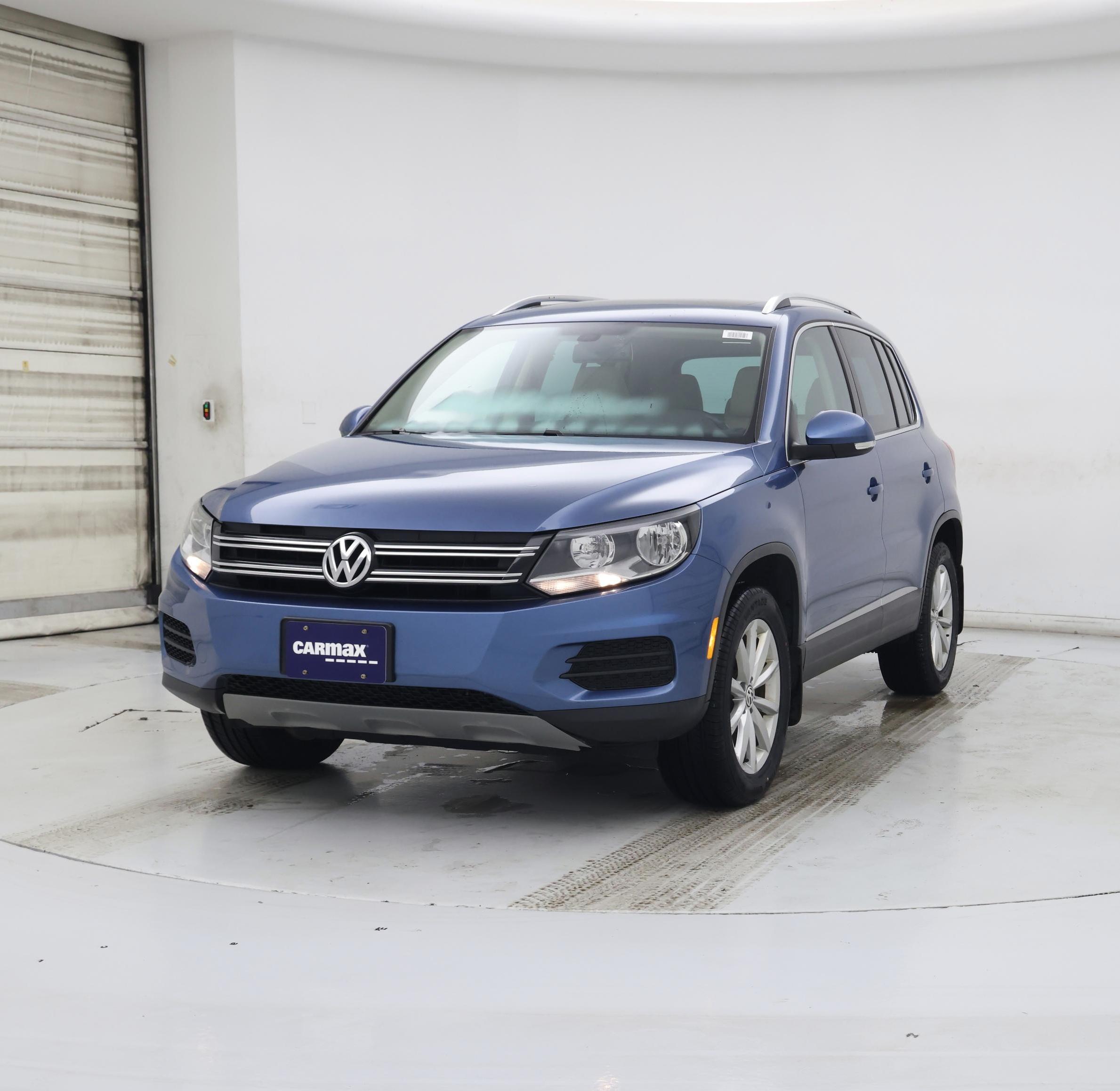 Thumbnail: 2017 Volkswagen Tiguan - 4
