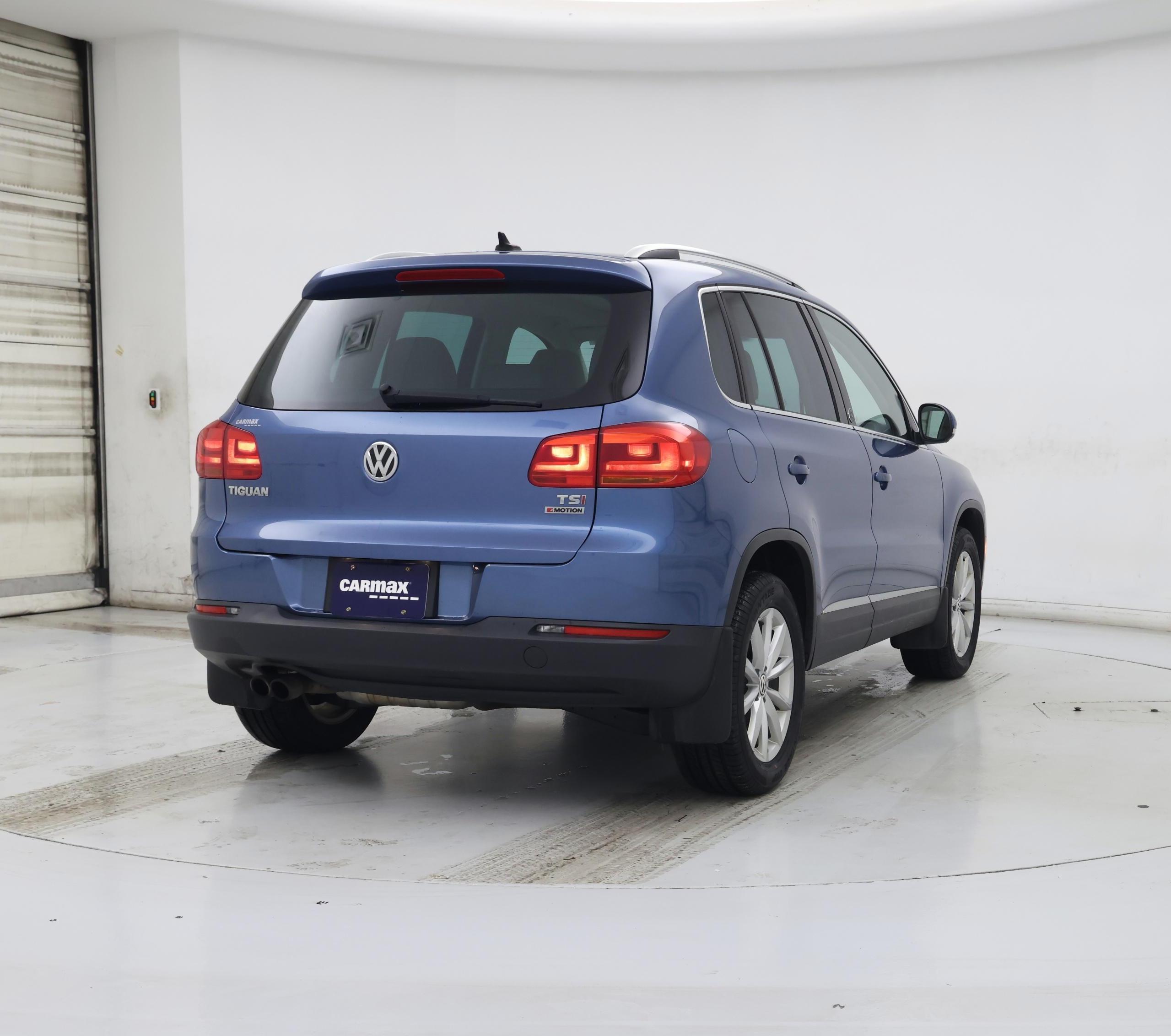 Thumbnail: 2017 Volkswagen Tiguan - 8