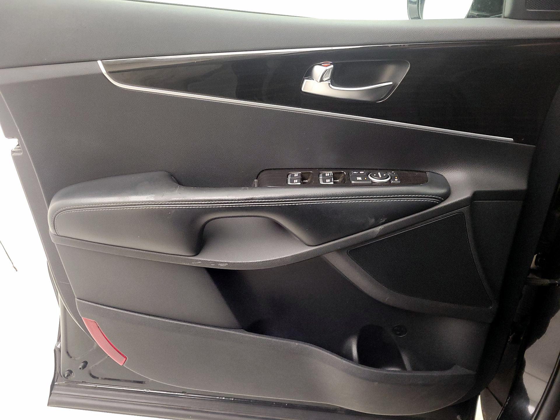 Thumbnail: 2019 Kia Sorento - 12