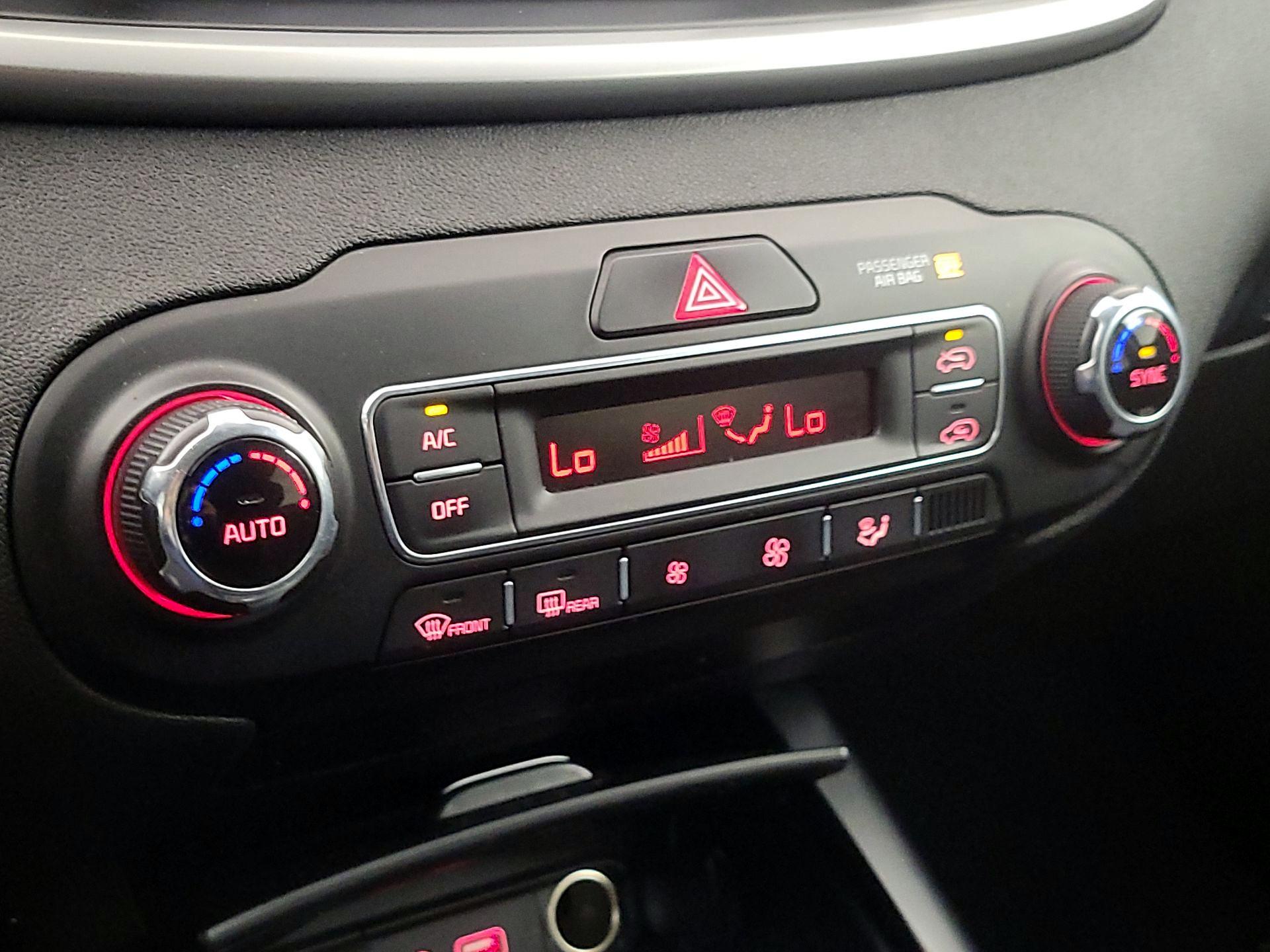 Thumbnail: 2019 Kia Sorento - 16