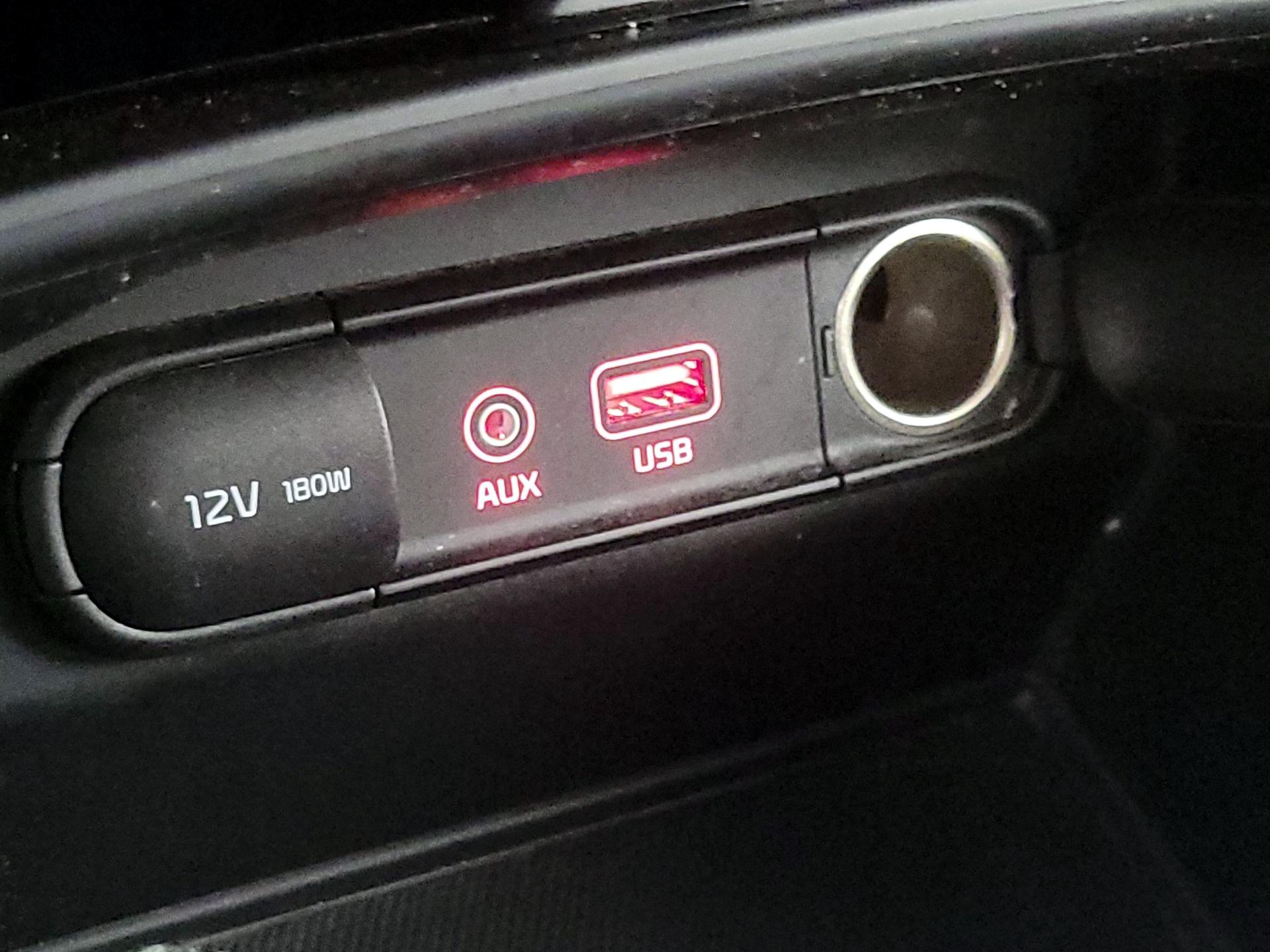 Thumbnail: 2019 Kia Sorento - 18