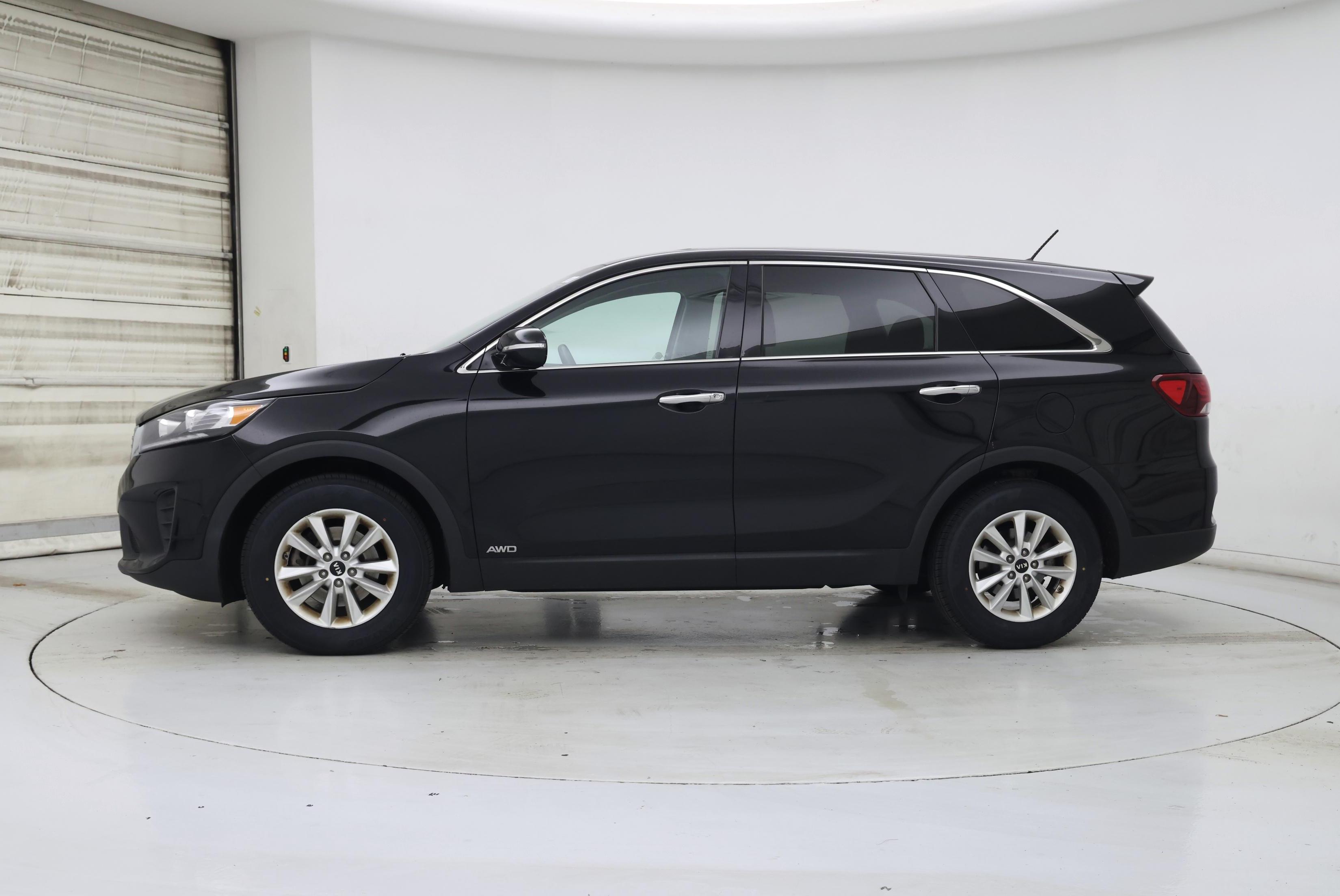 Thumbnail: 2019 Kia Sorento - 3