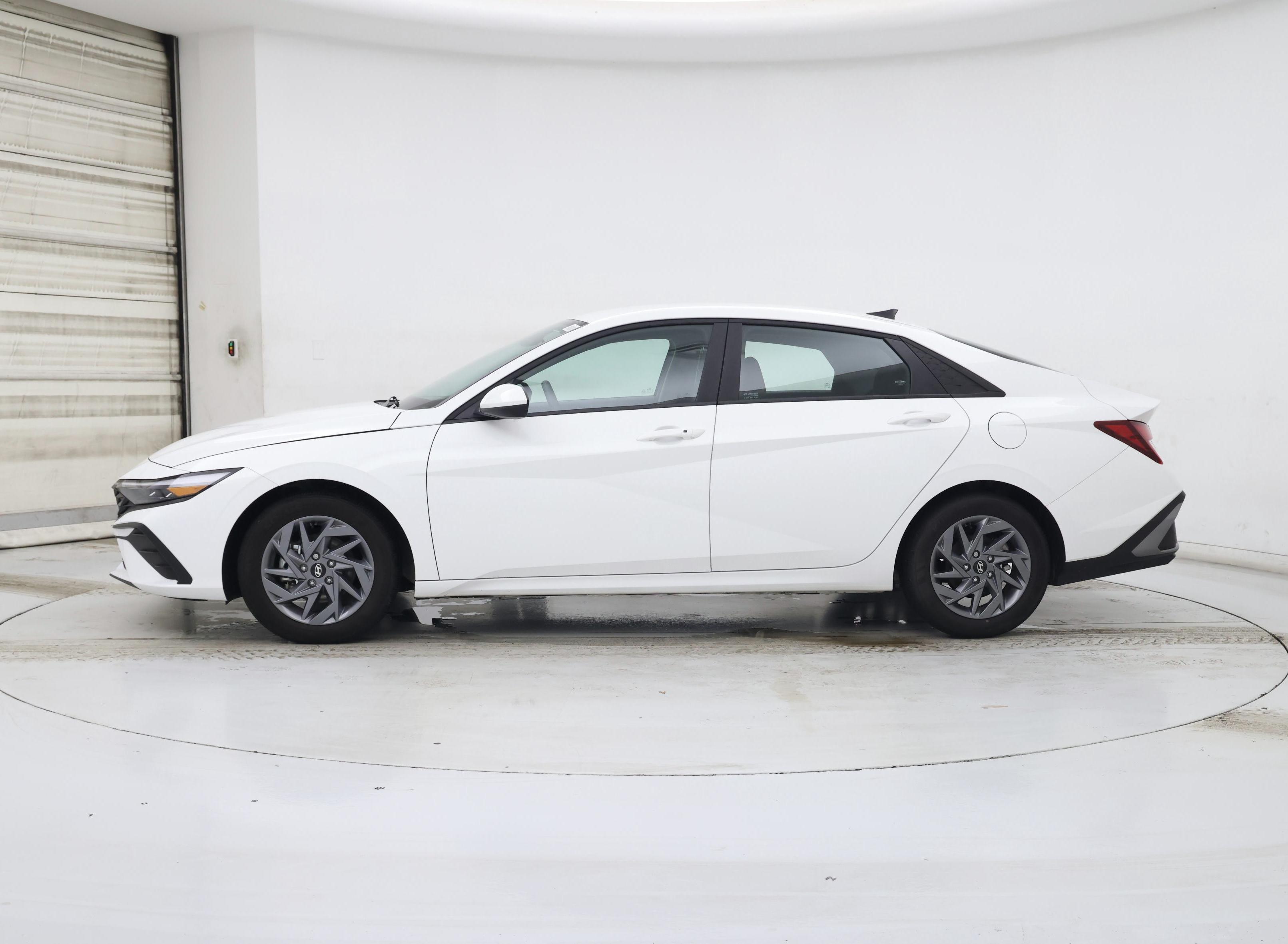 Thumbnail: 2024 Hyundai Elantra - 3