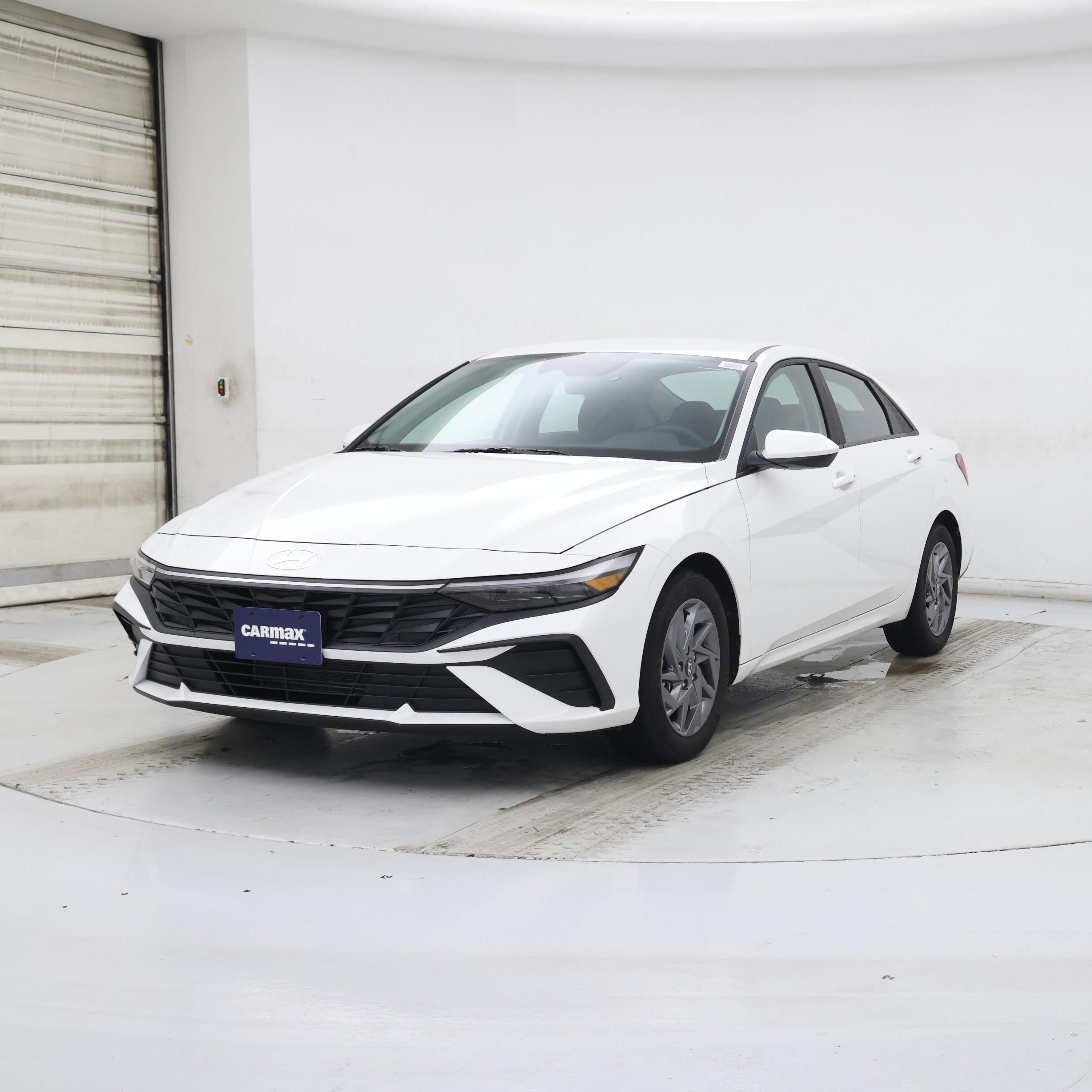 Thumbnail: 2024 Hyundai Elantra - 4