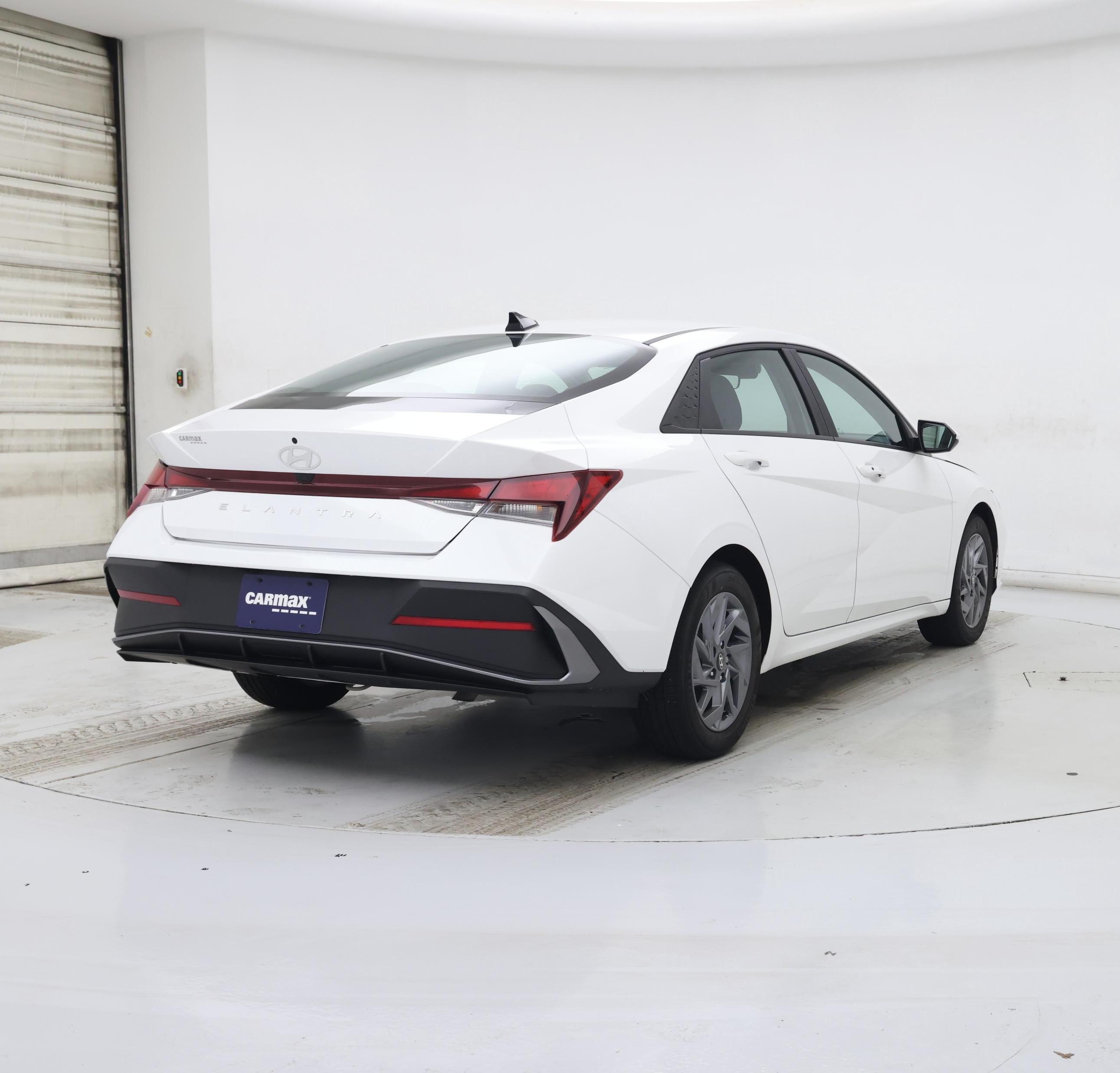 Thumbnail: 2024 Hyundai Elantra - 8